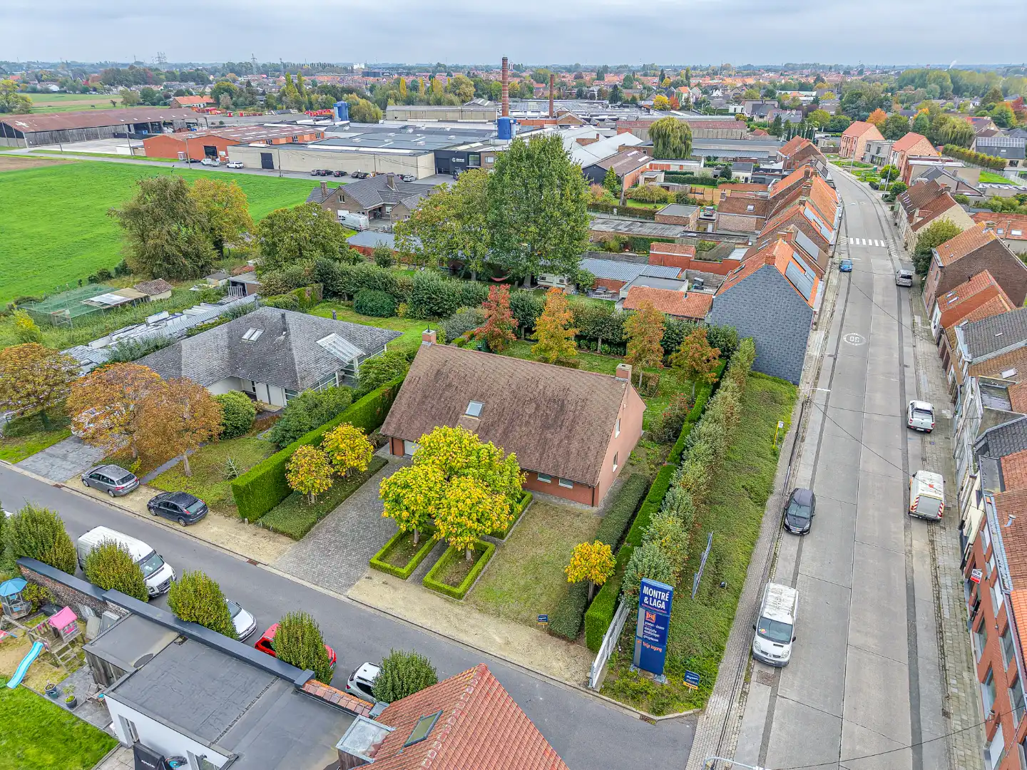Ruime, instapklare villa met 4 slaapkamers, dubbele garage, burearuimte en aangelegde tuin op ideale ligging in Menen.  foto 27
