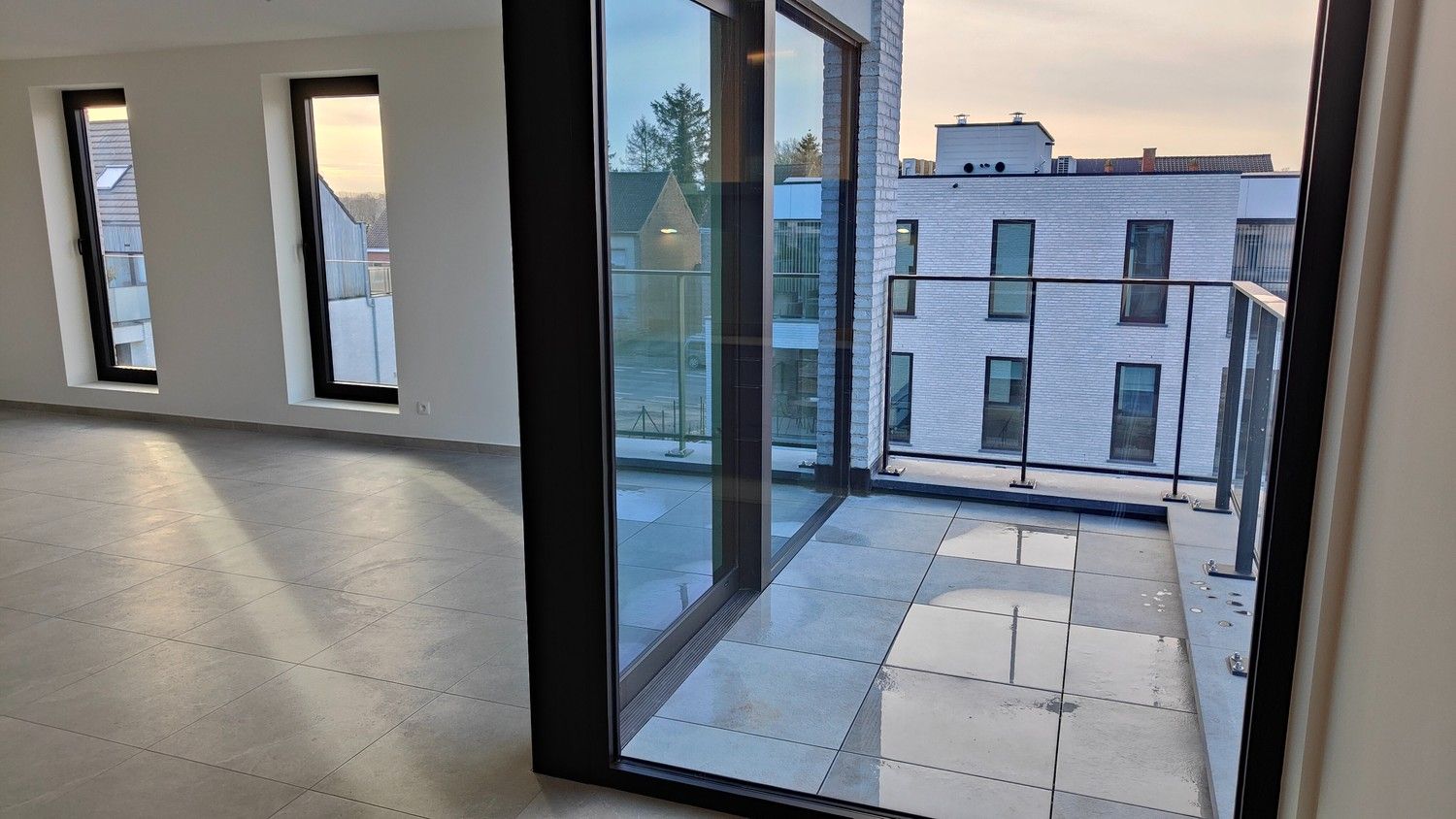 Recent appartement met 2 slpks en terras + garage foto 17