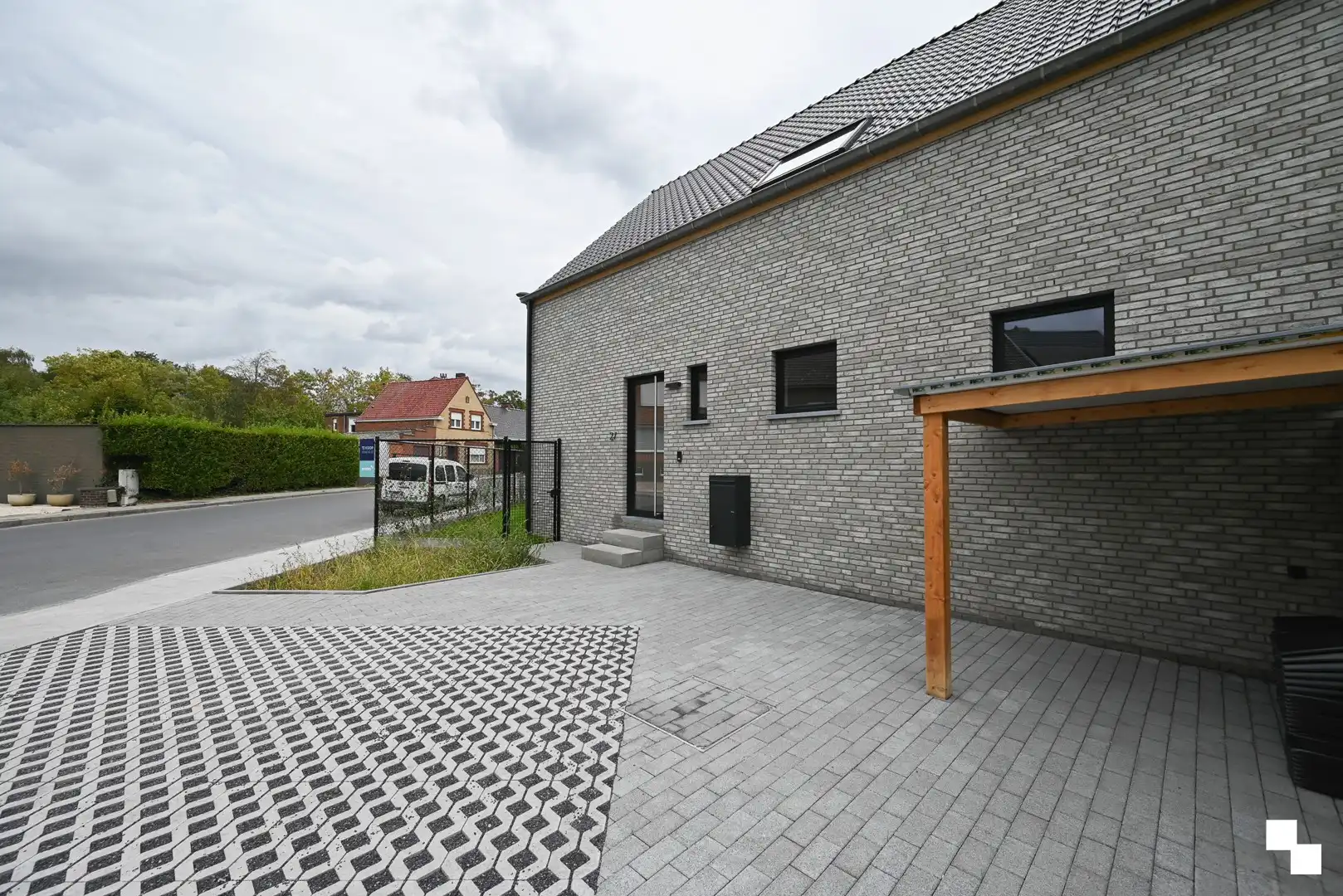 Uitzonderlijk ruime nieuwbouwwoning te Izegem foto 2