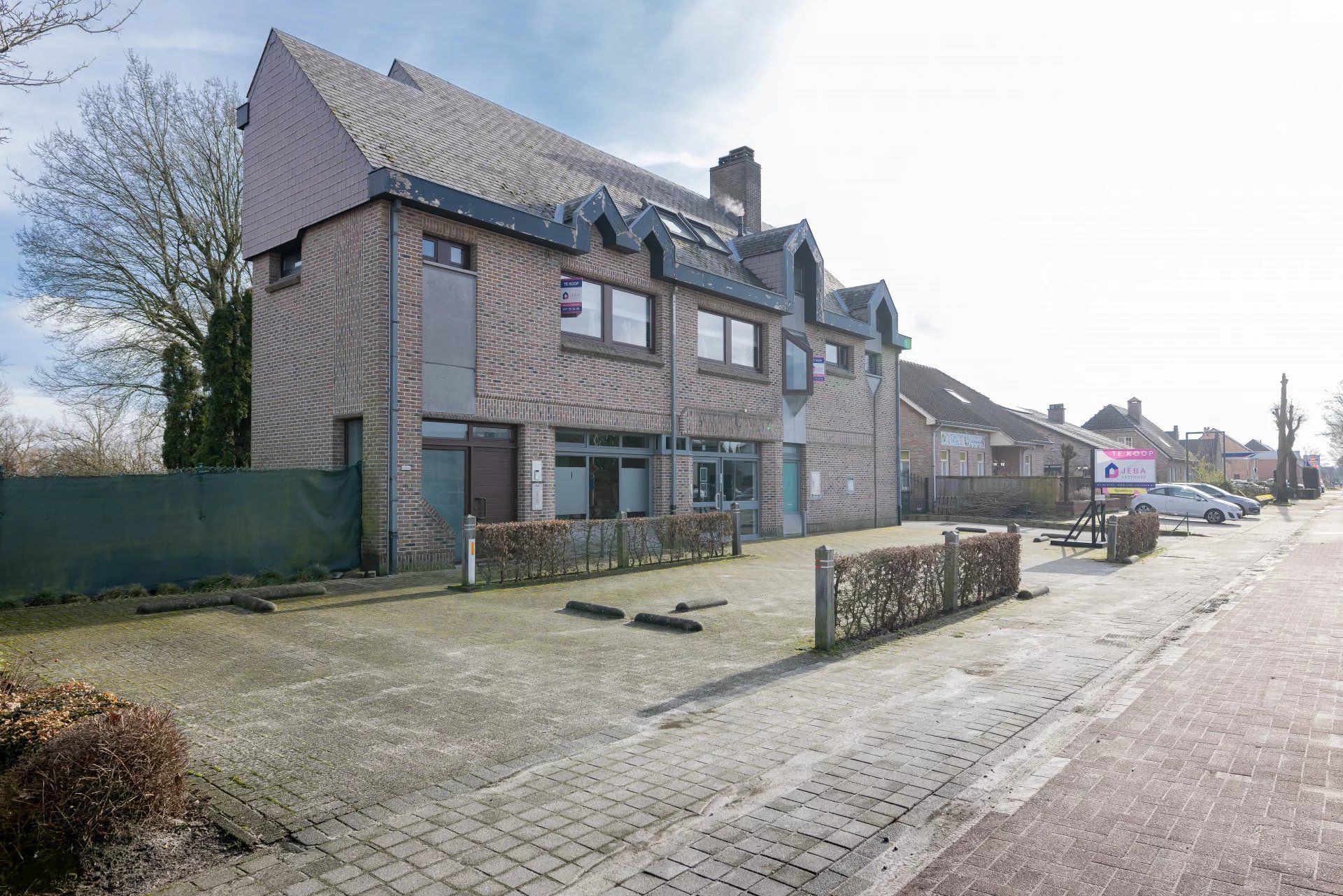 Ruim appartement met 4 slaapkamers, groot terras, tuin en garage. foto 46