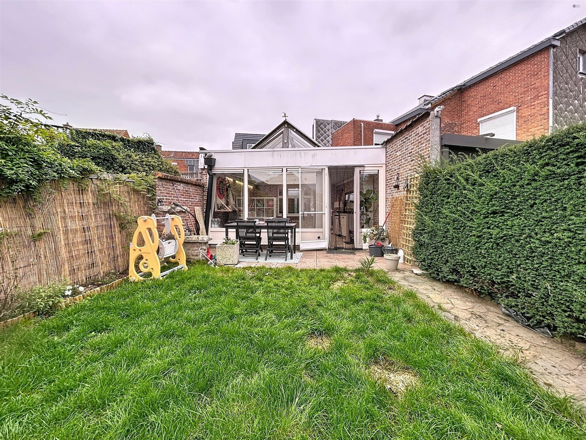 instapklare woning met 2 slaapkamers en ruime veranda op perceel van 158m² foto 4