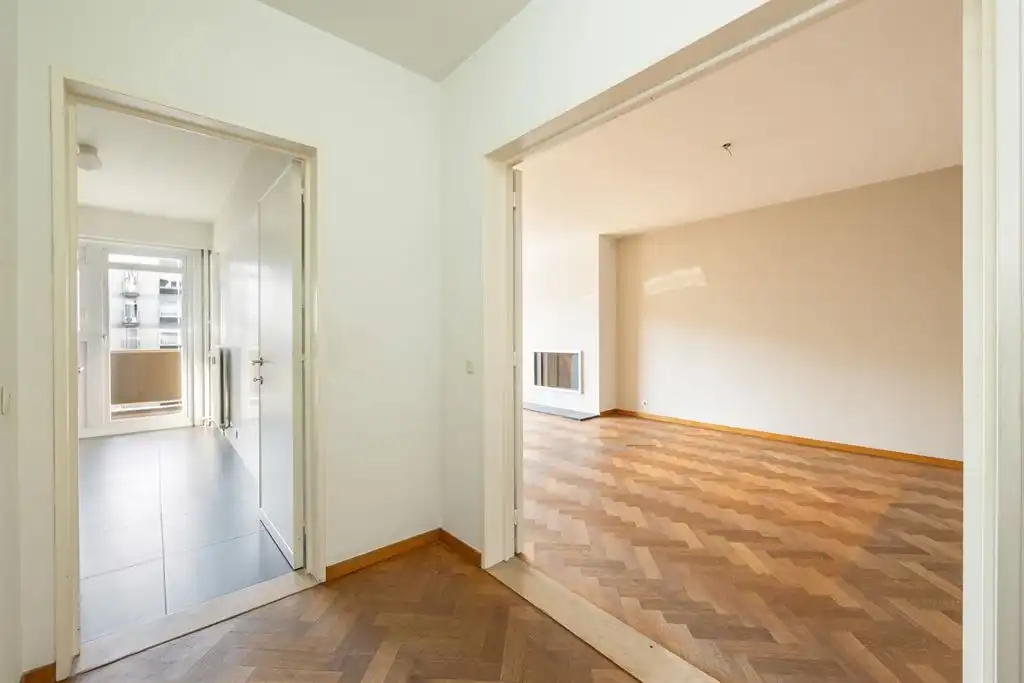 Instapklaar appartement op prachtige visgraatparket foto 4