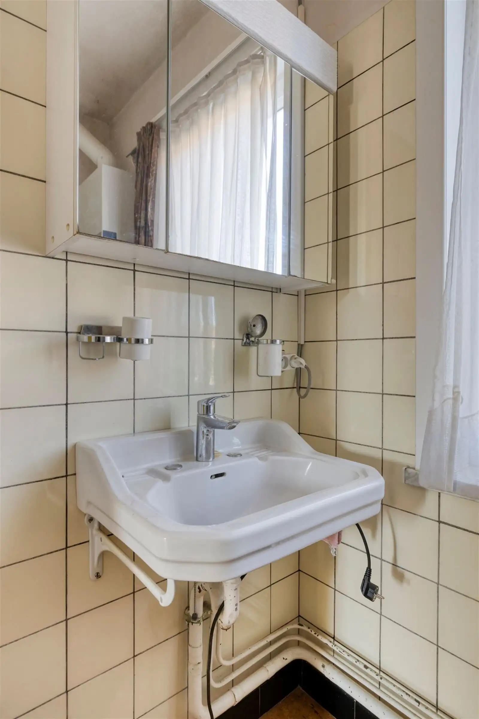 Woning in rusige woonwijk met aparte garage foto 31