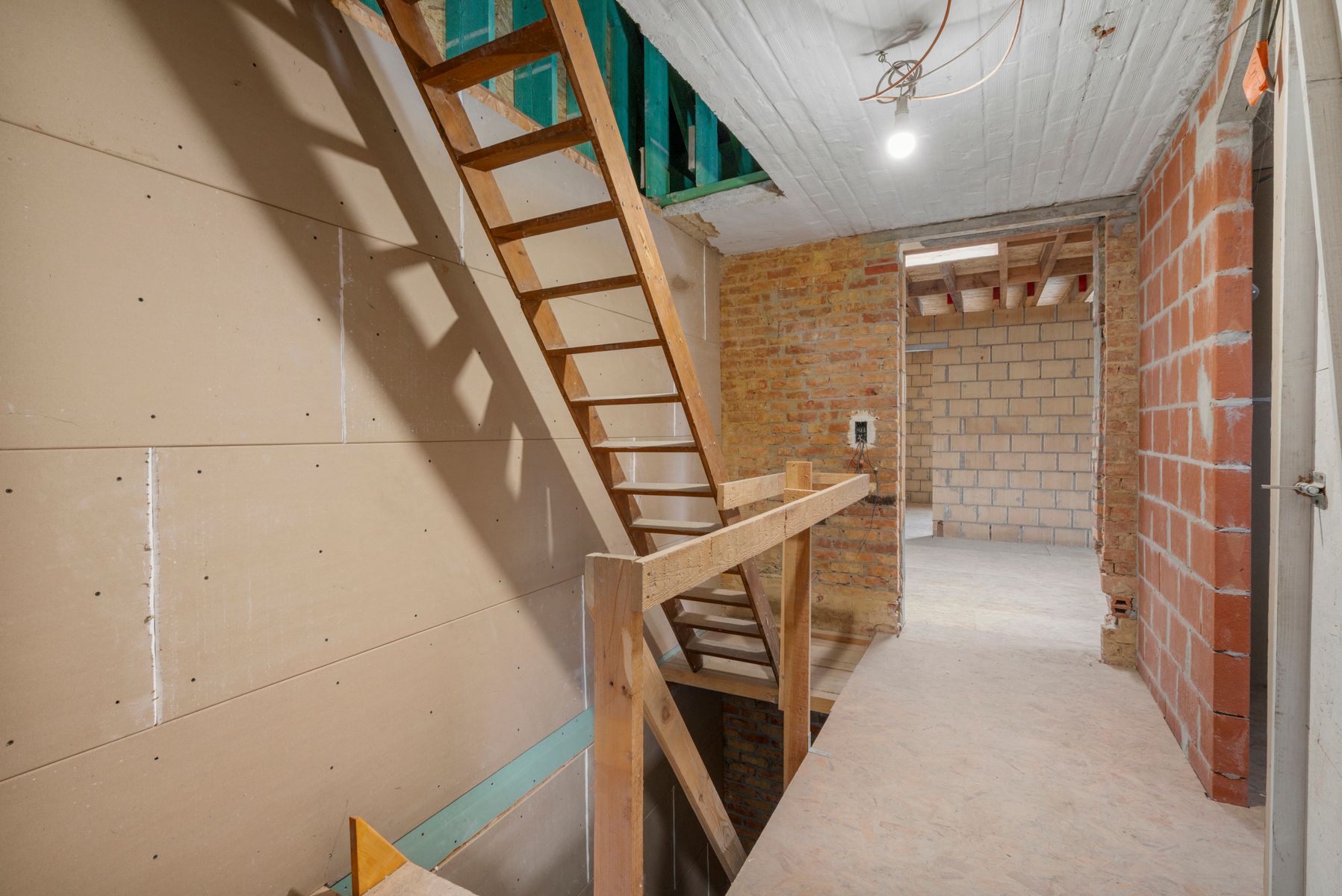 Verder te renoveren woning met drie slaapkamers te Smetlede! foto 10