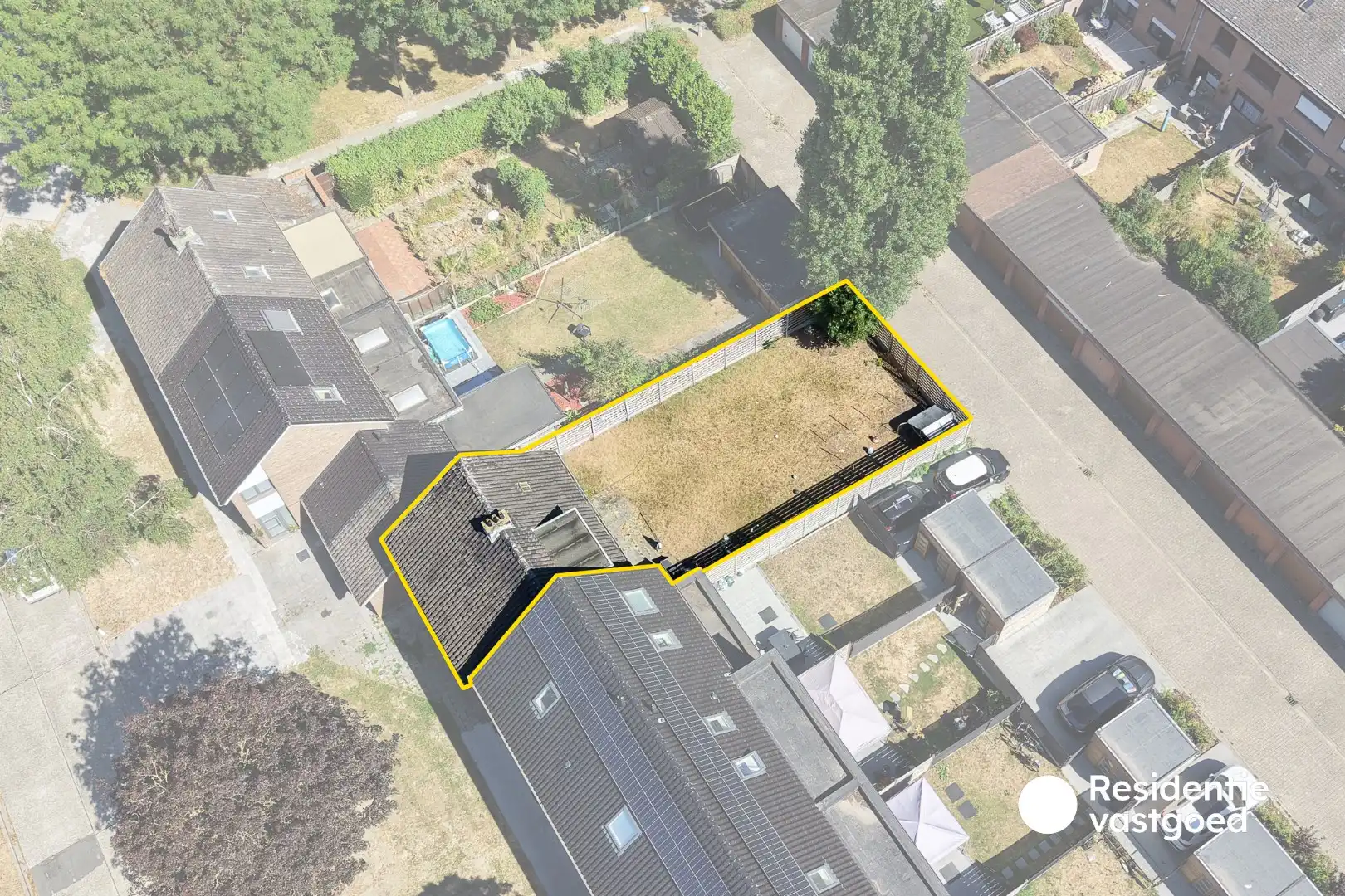 Ruime gezinswoning met grote tuin in kindvriendelijke buurt foto 2