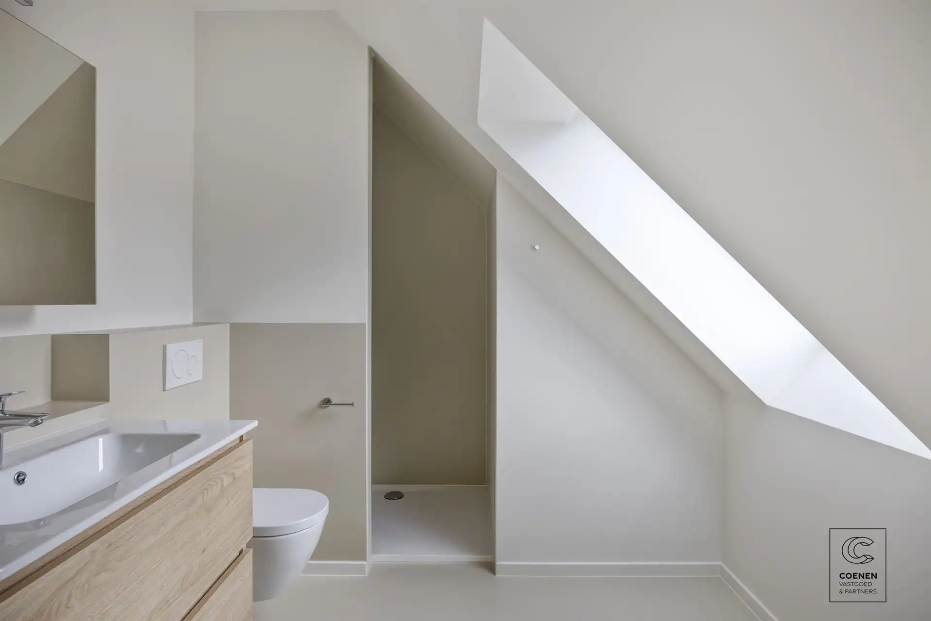 Volledig gerenoveerde woning van 230 m² met 5 slpk's! foto 19