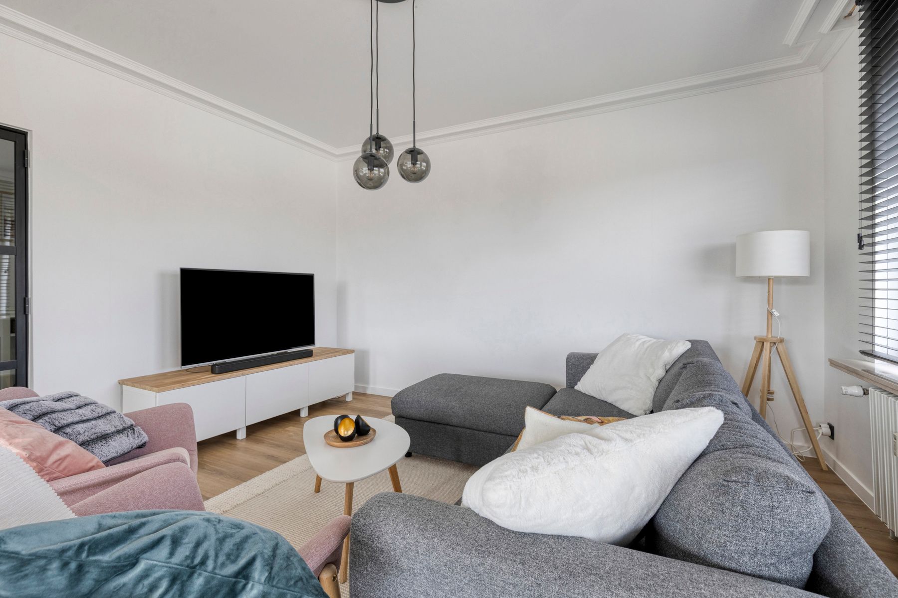 Centraal gelegen gerenoveerd appartement | Station Brugge foto 5