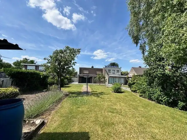 Halfopen woning met 3 slaapkamers, tuin en garage te Neeroeteren.  foto 15