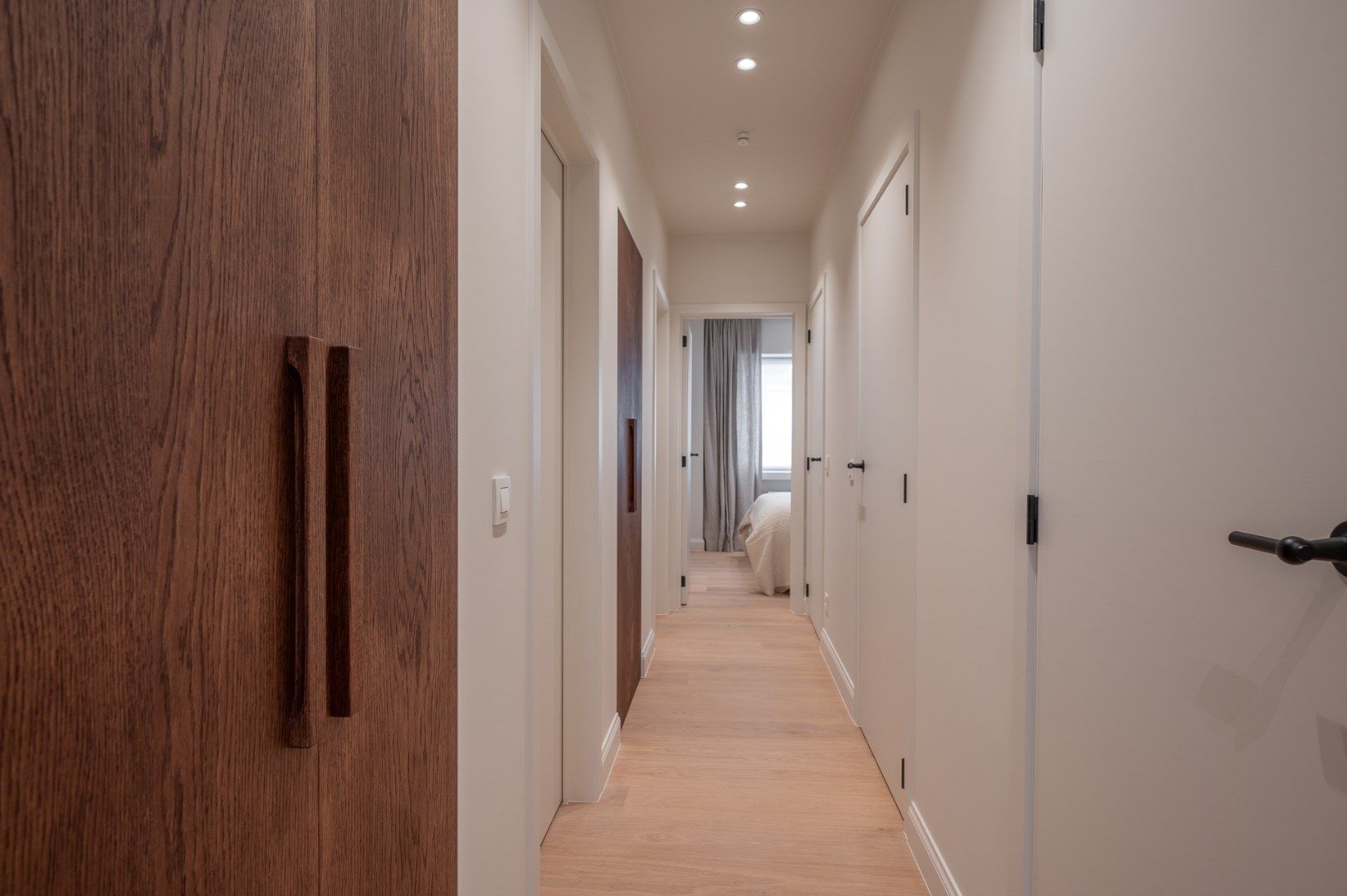 Heel smaakvol gerenoveerd hoek-appartement, rustig gelegen langs de J. Nellenslaan nabij de zee. foto 19