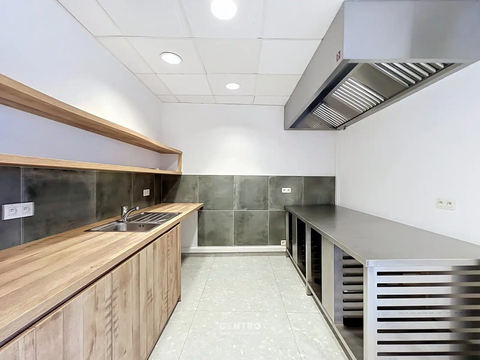 Instapklaar horecapand (± 300 m²) met hyper-geïnstalleerde keuken op commerciële toplocatie op 100m van het strand Oostduinkerke-Bad ! foto 11