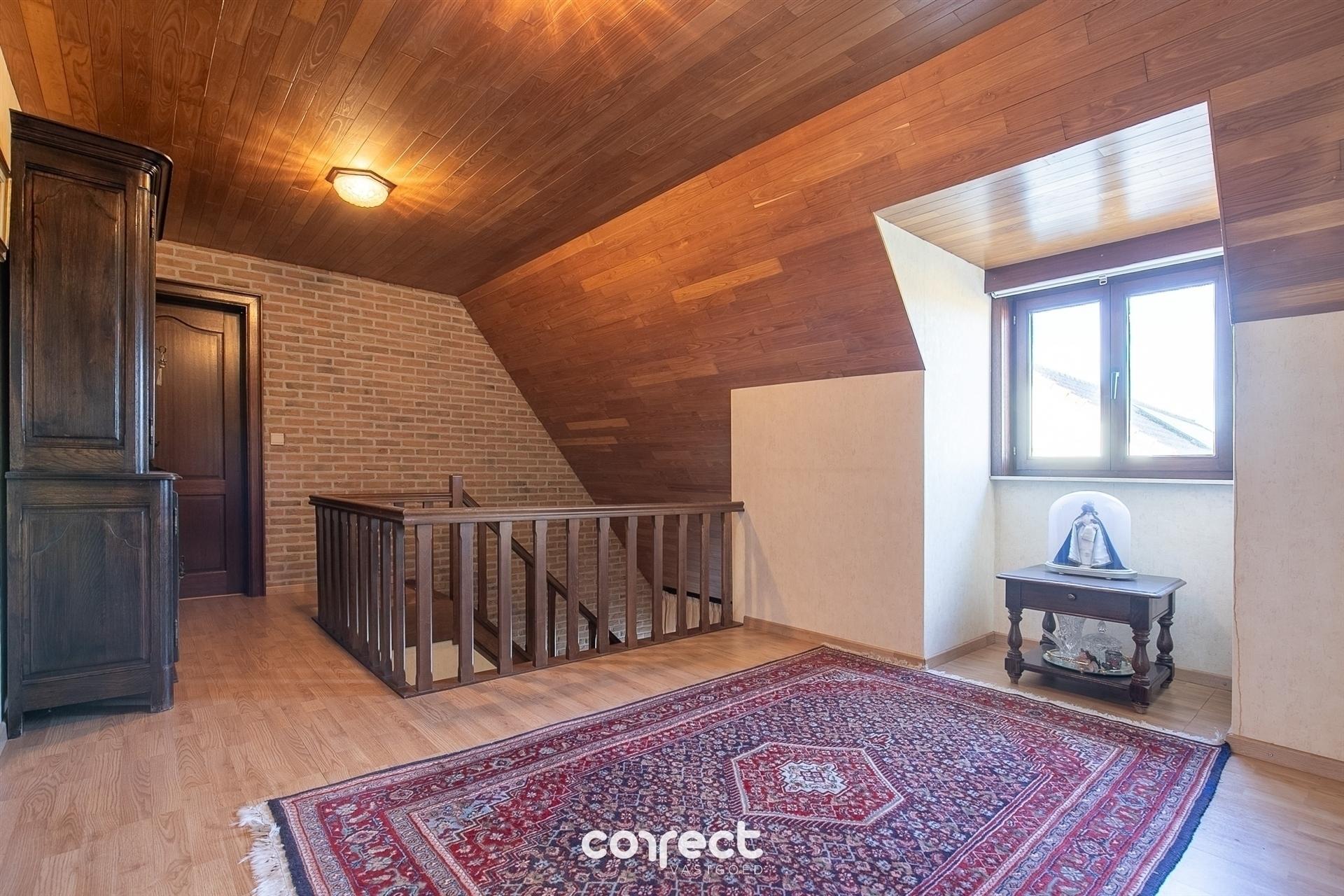 Instapklare open bebouwing met 3 slaapkamers, 2 garages en zicht op de velden! foto 8