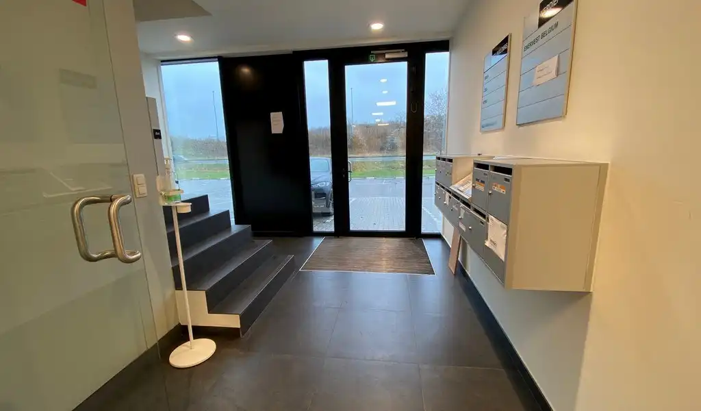 Ingedeelde kantoorruimte te huur met visibiliteit langs E17 in Gent foto 24
