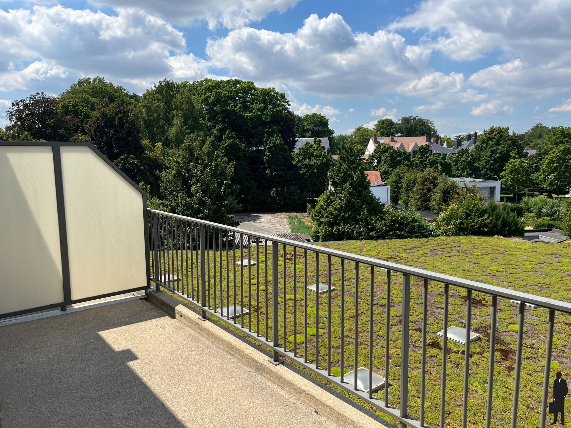 In 't centrum van Brasschaat op de derde verdieping, een instapklaar appartement van 114 m² met 2 parkingplaatsen. foto 15