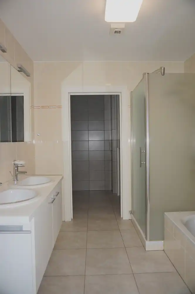Ruim appartement van 110 m² met 2 slaapkamers, lift, 2 autostaanplaatsen en twee terrassen in het centrum van Paal foto 15