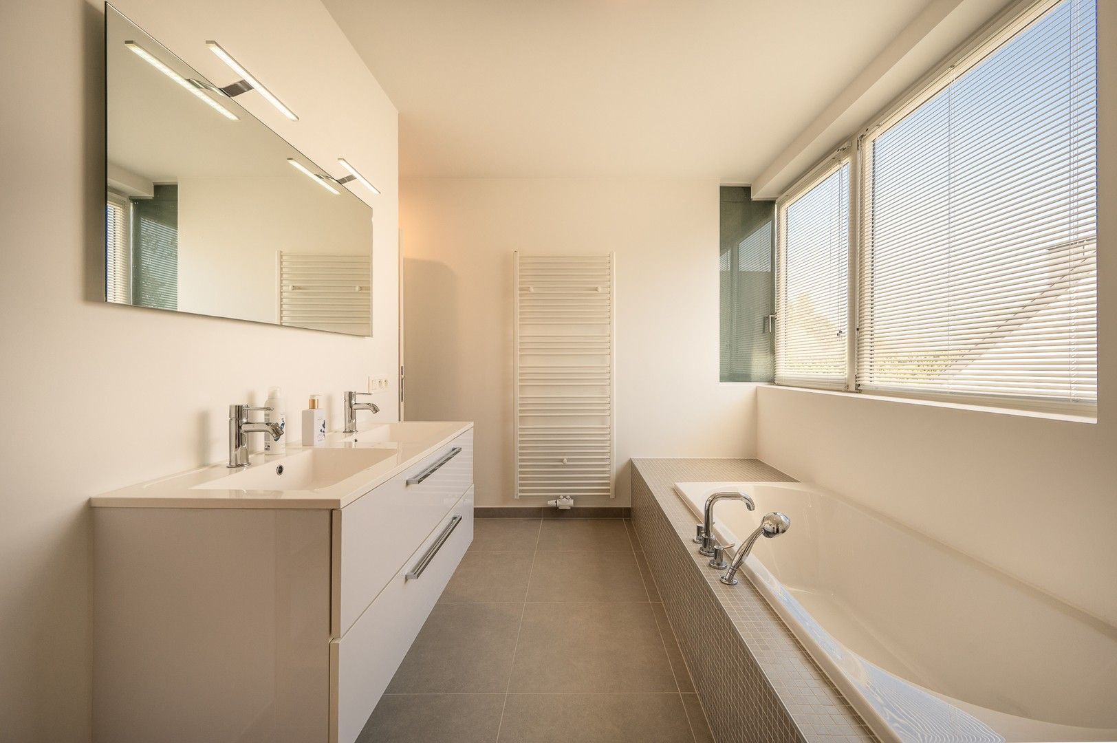 Prachtige, lichtrijke woning vlakbij het pittoreske Oosthoekplein in het Zoute op wandelafstand van de zee en het Zwin. foto 18
