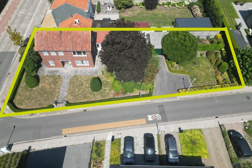 Hoofdfoto van de publicatie: Te renoveren halfopen woning op 778 m2 met 4 slaapkamers (1 gelijkvloers)