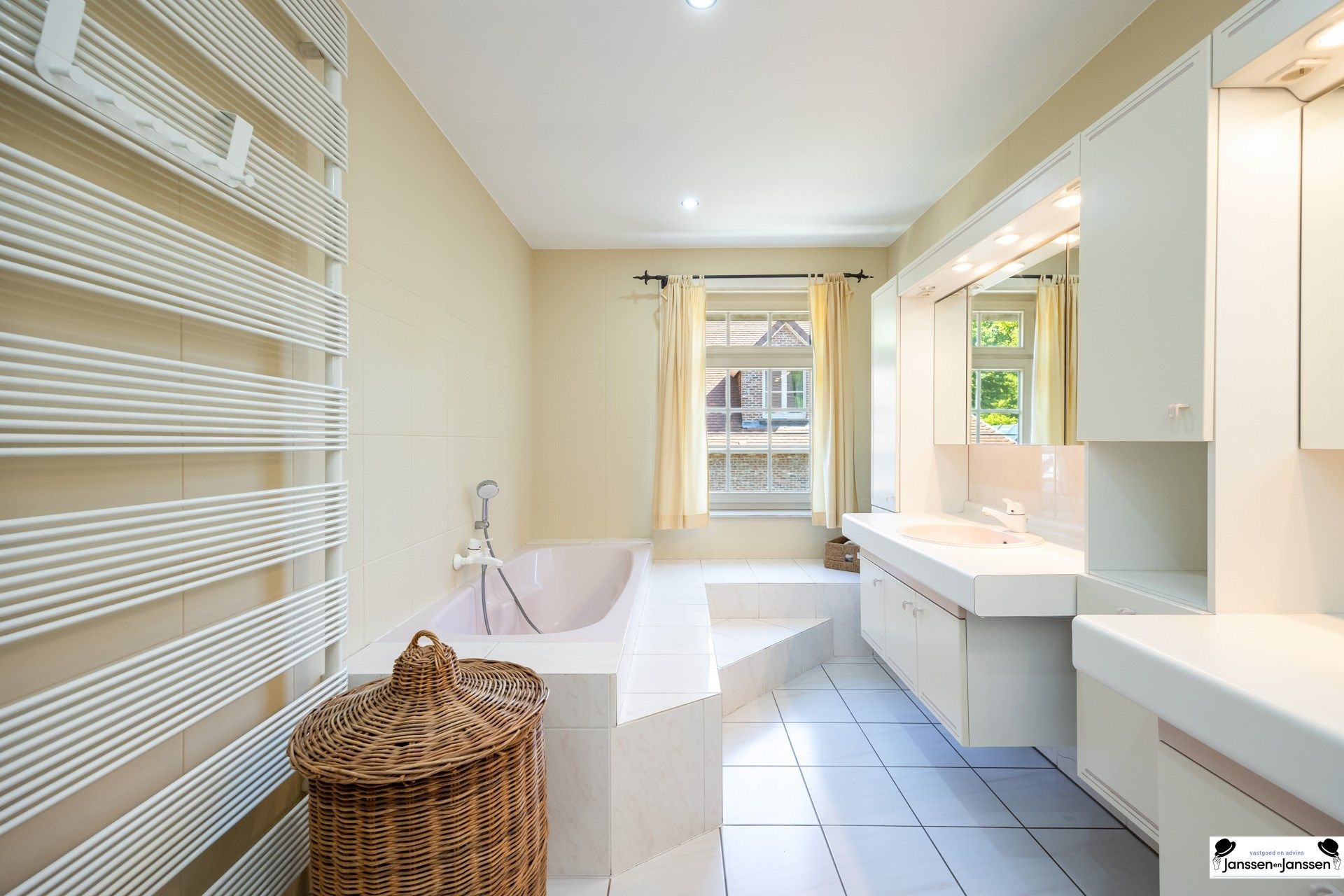 Exclusieve villa met zwembad en kantoorruimte foto 21