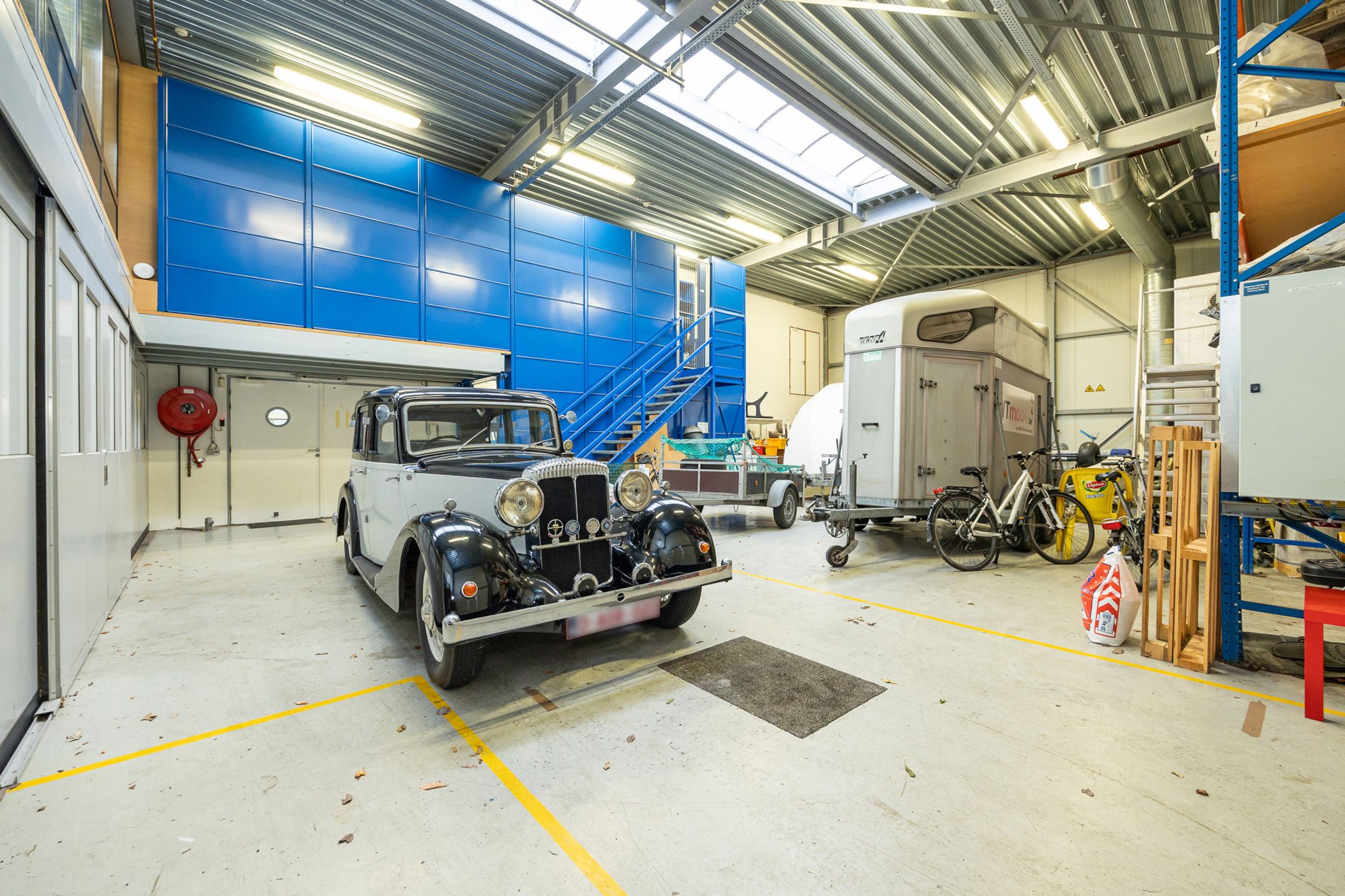 Opslagruimte met kantoor te huur te Kalmthout foto 2