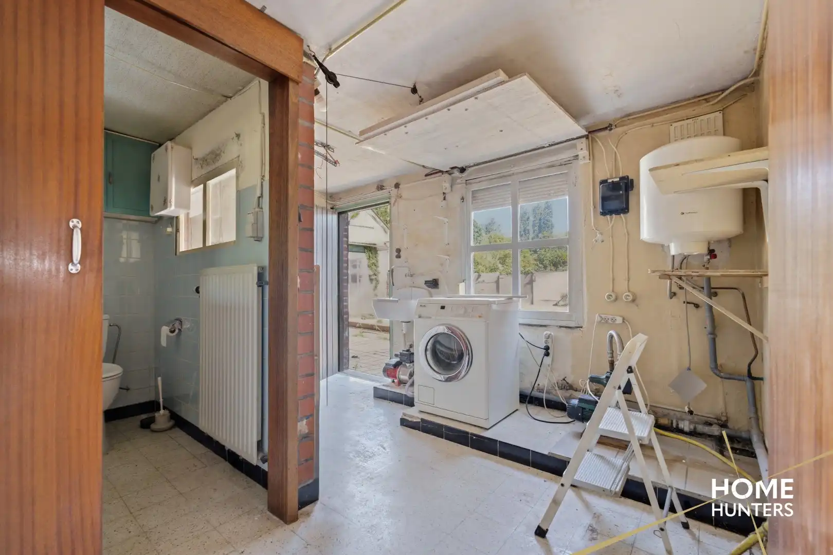 Veelzijdige eigendom met te renoveren woning en twee ruime loodsen in Langemark foto 9
