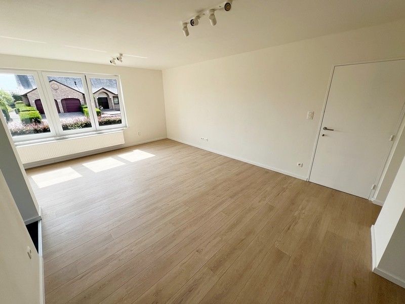 Volledig gerenoveerd appartement met 1 slaapkamer, kelderberging en garagebox foto 5