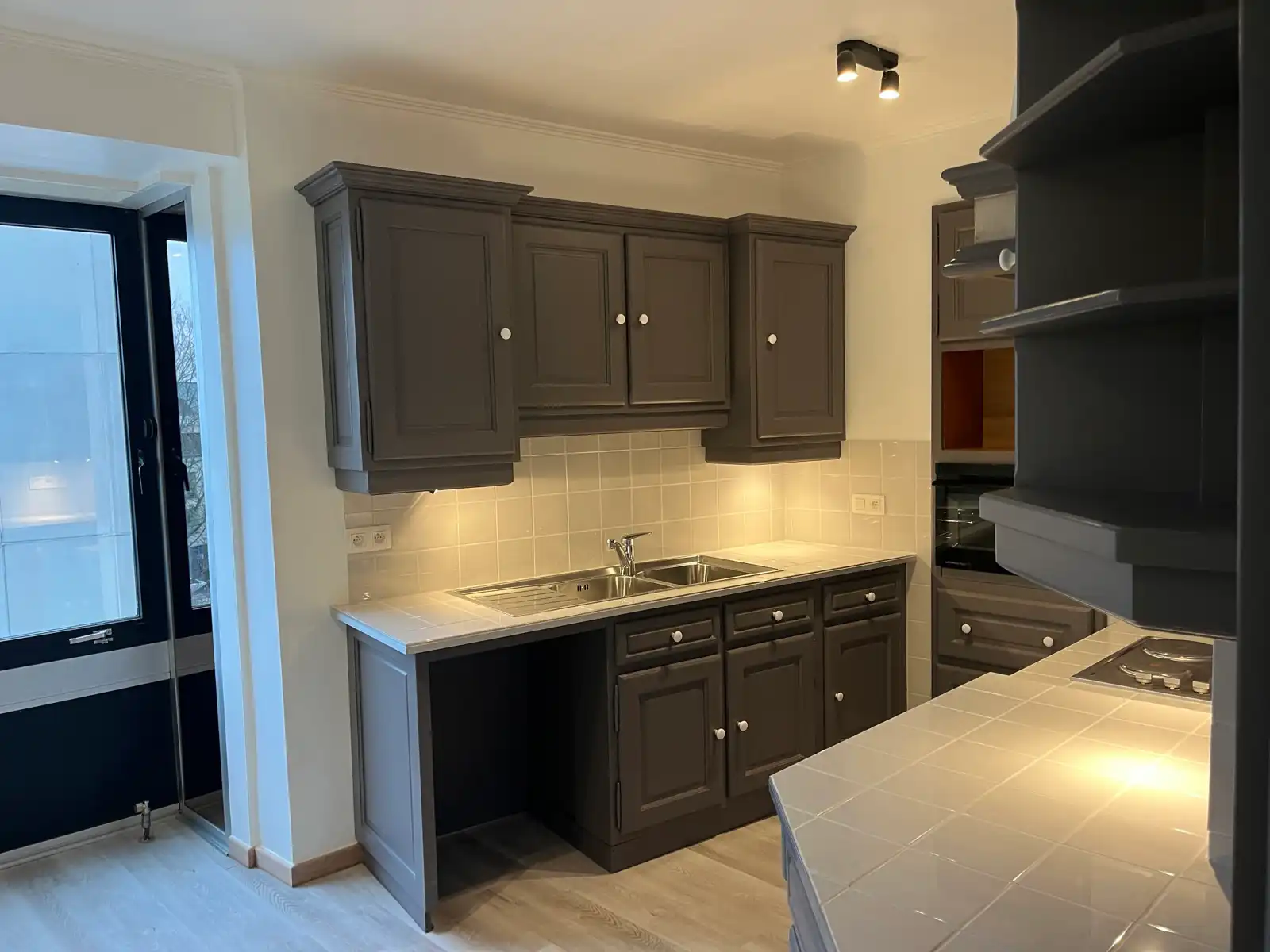 Vernieuwd 3-slaapkamerappartement in hartje Aalst foto 11