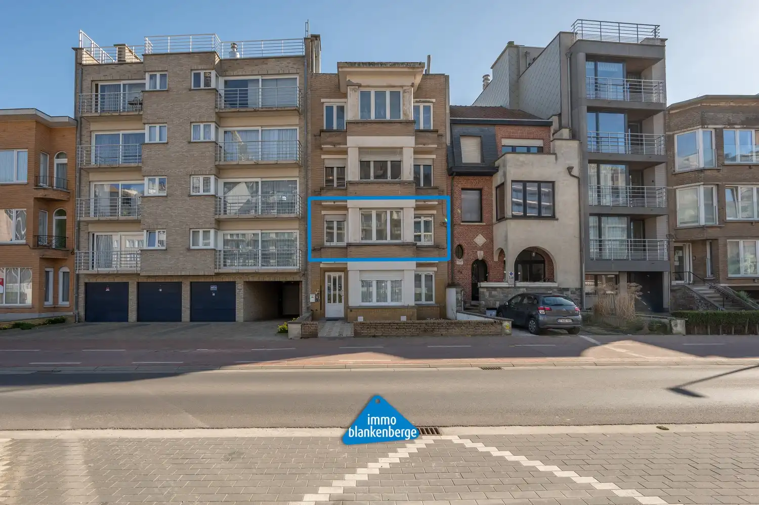 Zeer Ruim  Appartement met 3 Slaapkamers nabij de Zeedijk foto {{pictureIndex}}