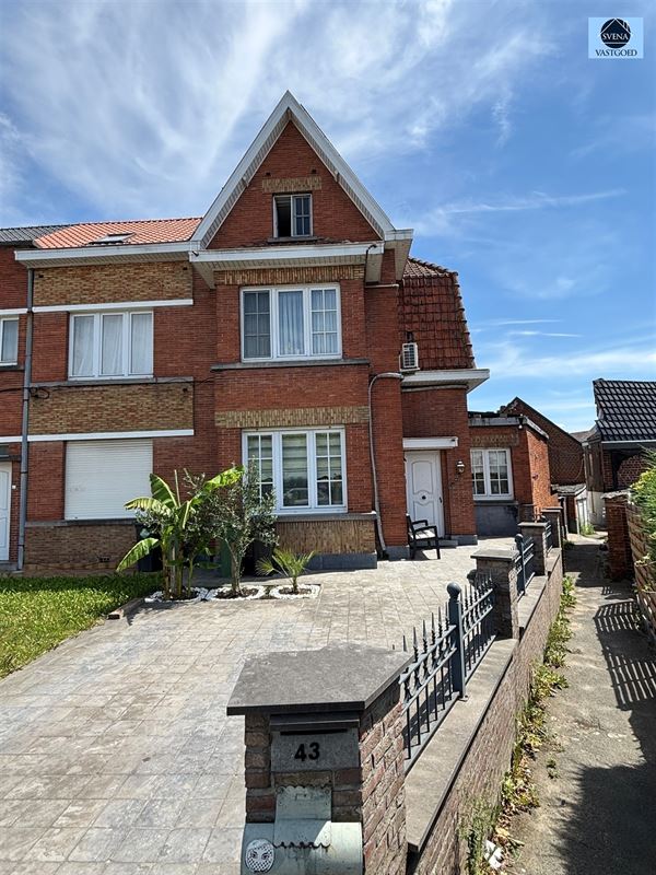 3-GEVELWONING MET 4 SLAAPKAMERS EN TUIN foto {{pictureIndex}}