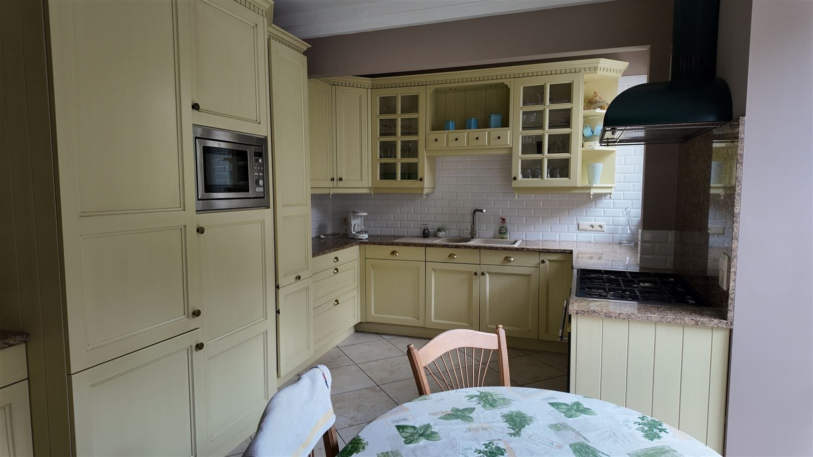 Ruime karakterwoning met praktijkruimte foto 12