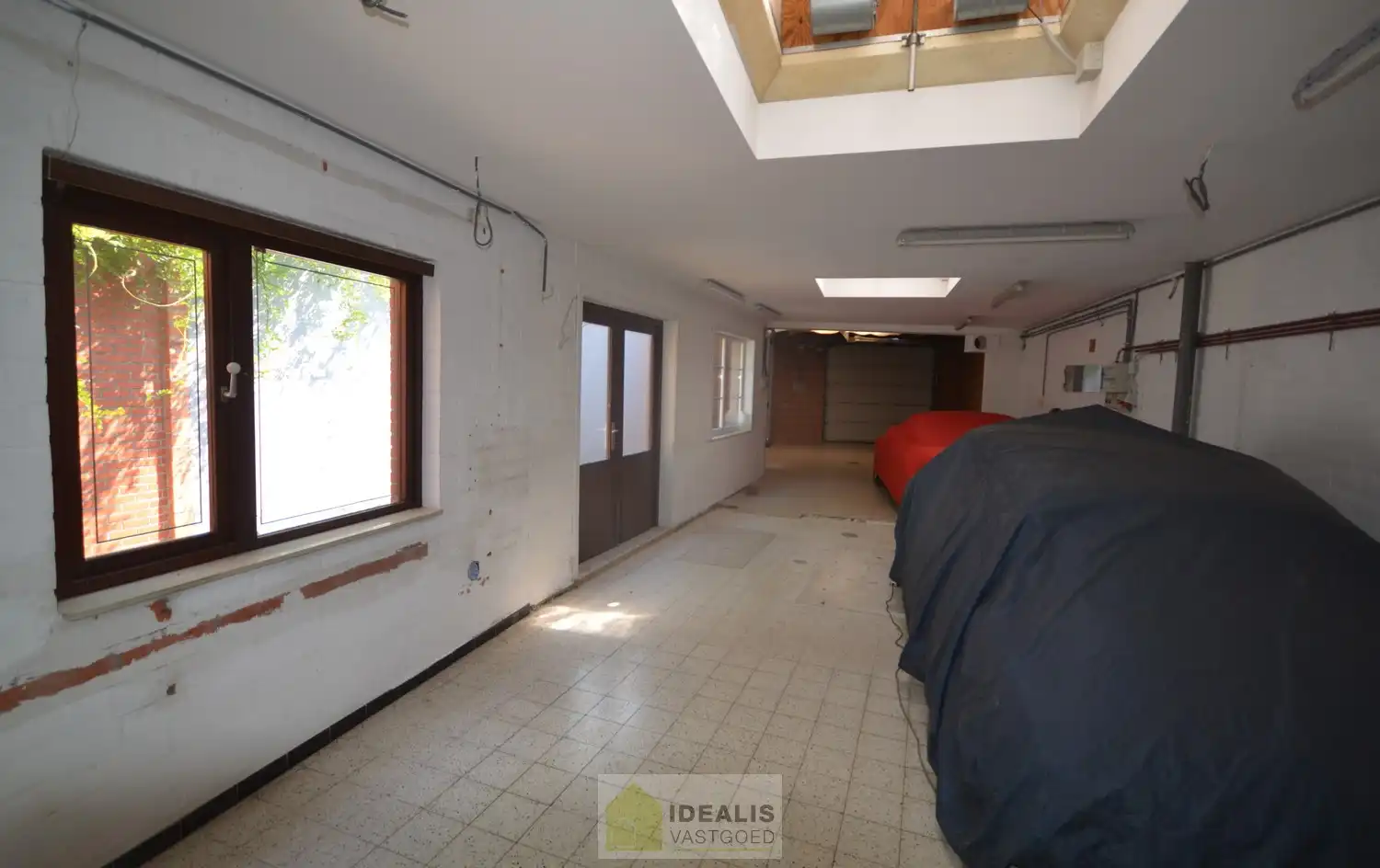 IDEALIS VASTGOED - Handelspand van +-185m² op een gunstige commerciële locatie, de Peltanusstraat te Pelt (Overpelt) met ruim voldoende parkeergelegenheid in de omgeving. foto 8