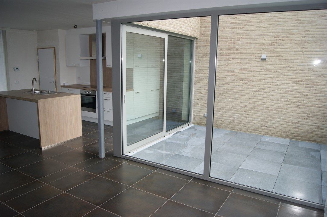 Lichtrijk 2-slp appartement (90 m²) met ruim zonneterras en autostaanplaats. foto 5
