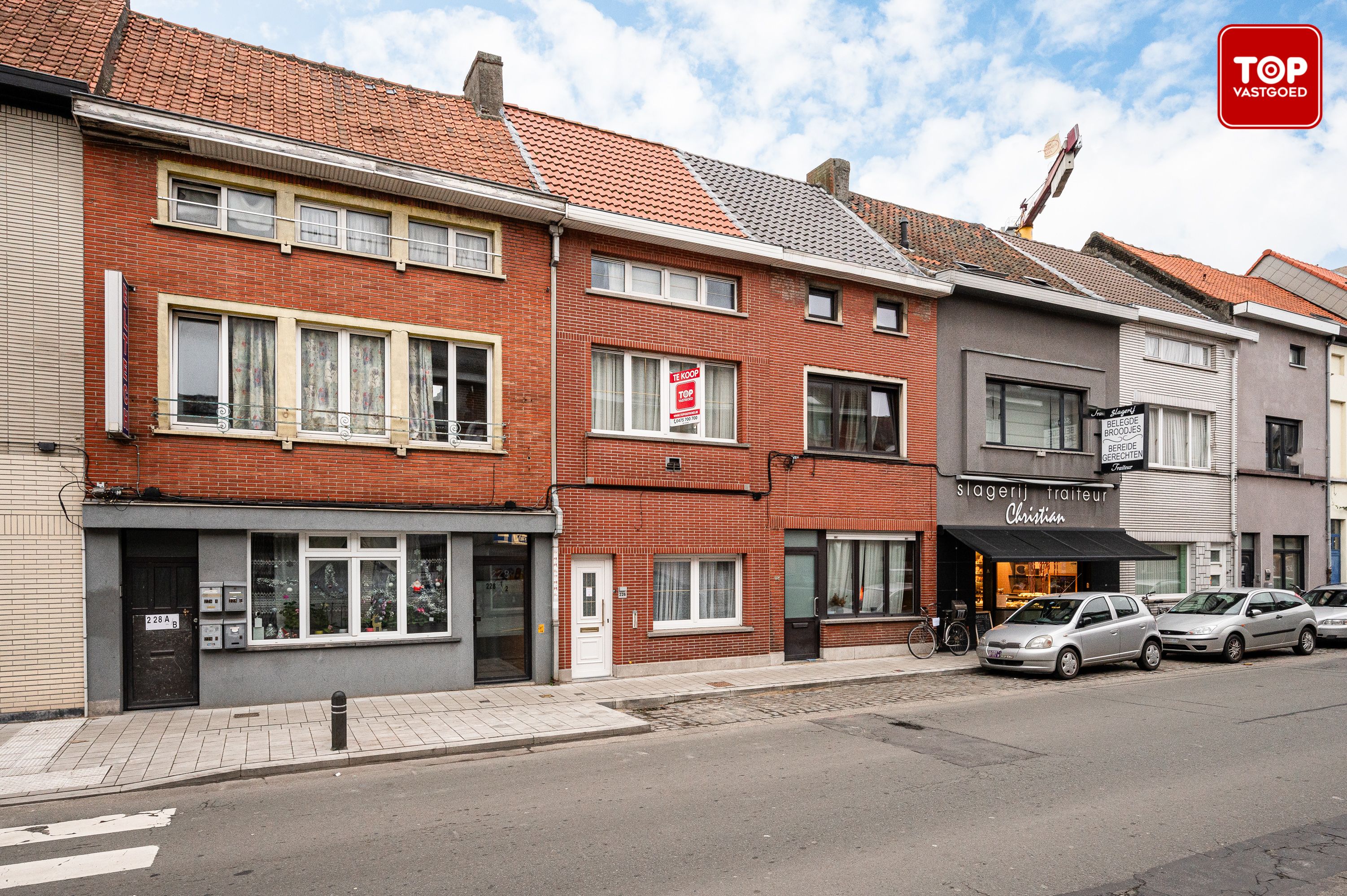 Instapklare woning met 4 slaapkamers met uitstekende bereikbaarheid. foto {{pictureIndex}}