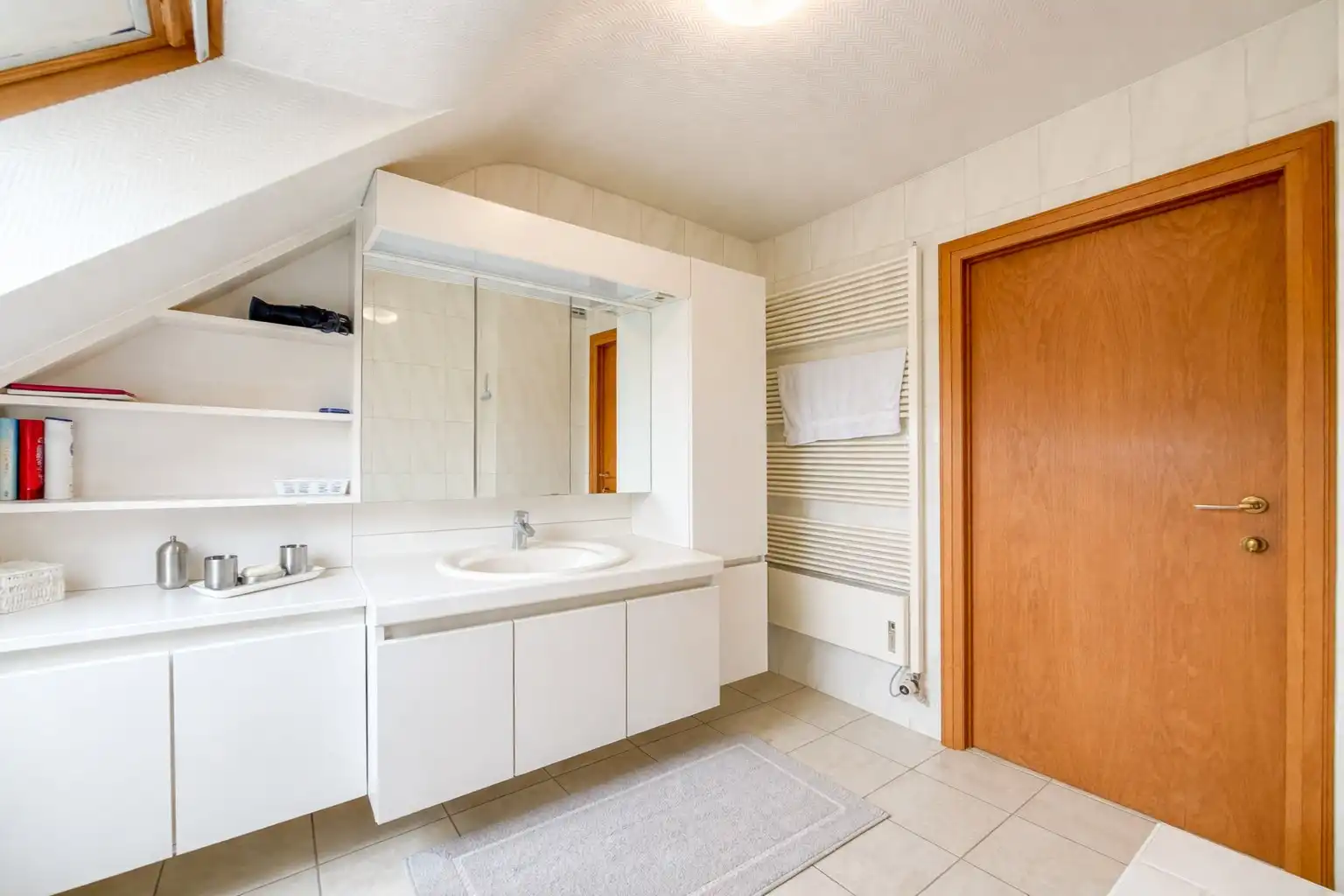 Villa op groot perceel met open zicht: 4 slaapkamers, 2 badkamers, grote tuin, topper te Torhout! foto 33