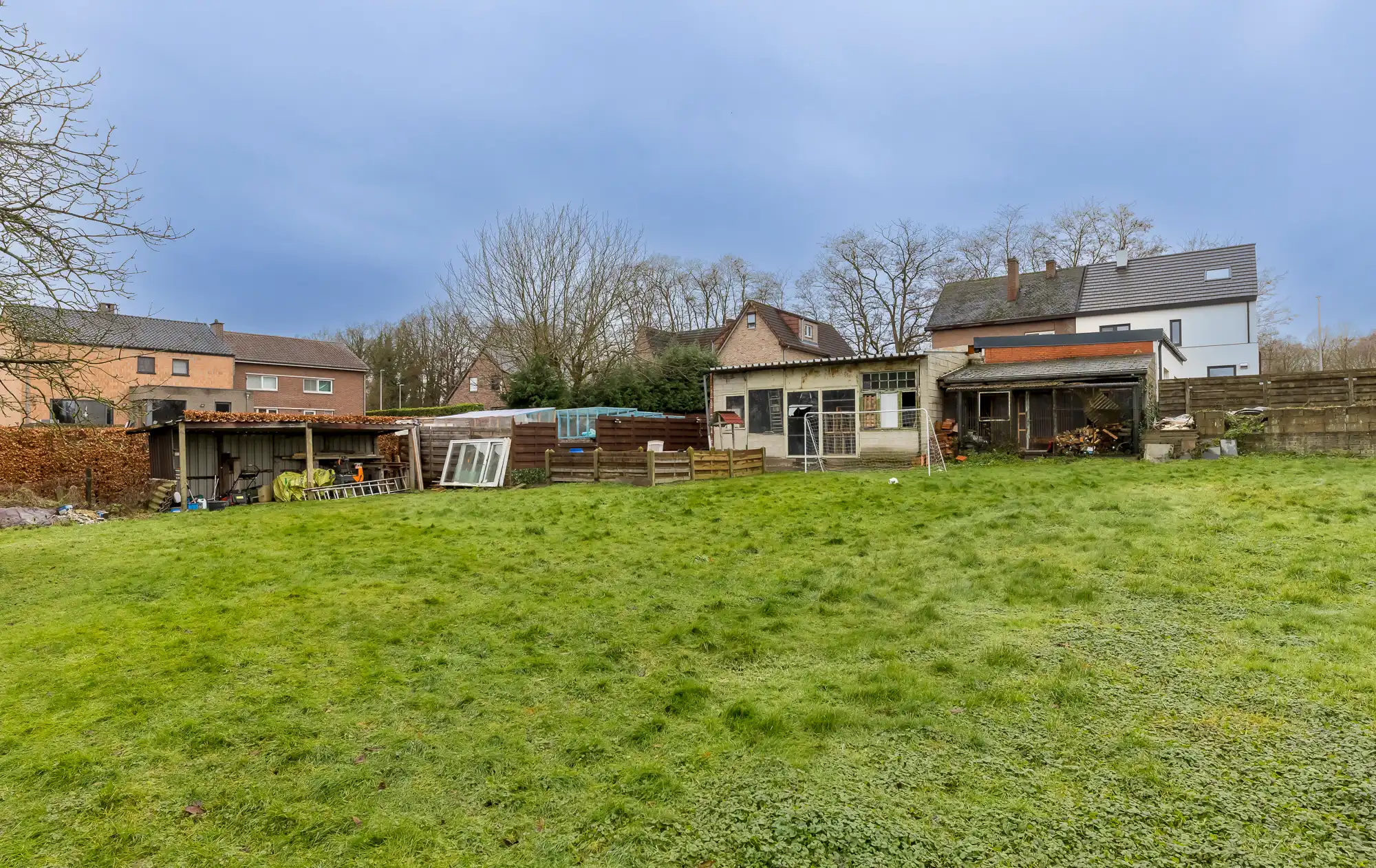 TE KOOP: Goed gelegen (halfopen) woning met bijgebouw van 90m2 te Lanklaar foto 12