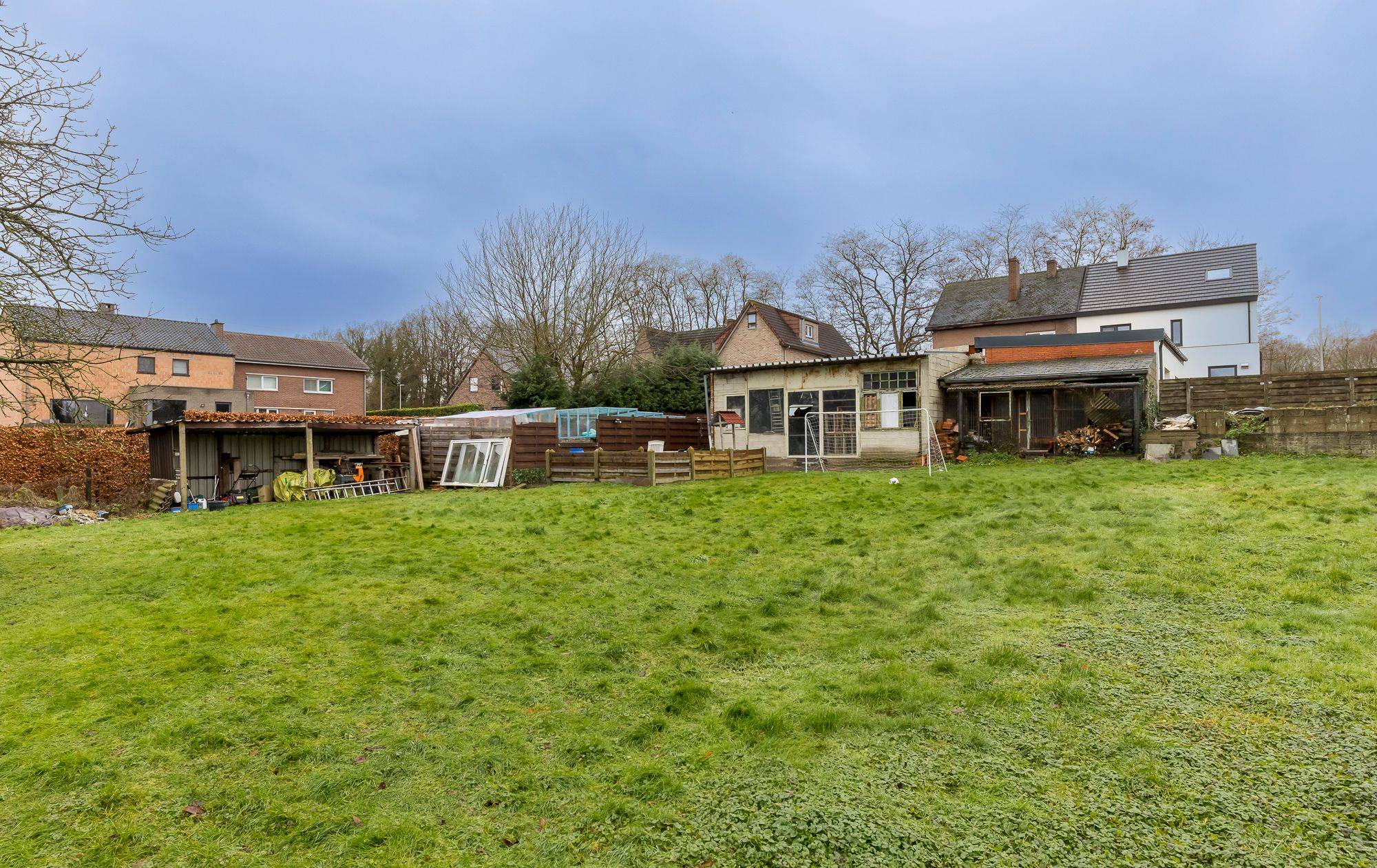 TE KOOP: Goed gelegen (halfopen) woning met bijgebouw van 90m2 te Lanklaar foto 12