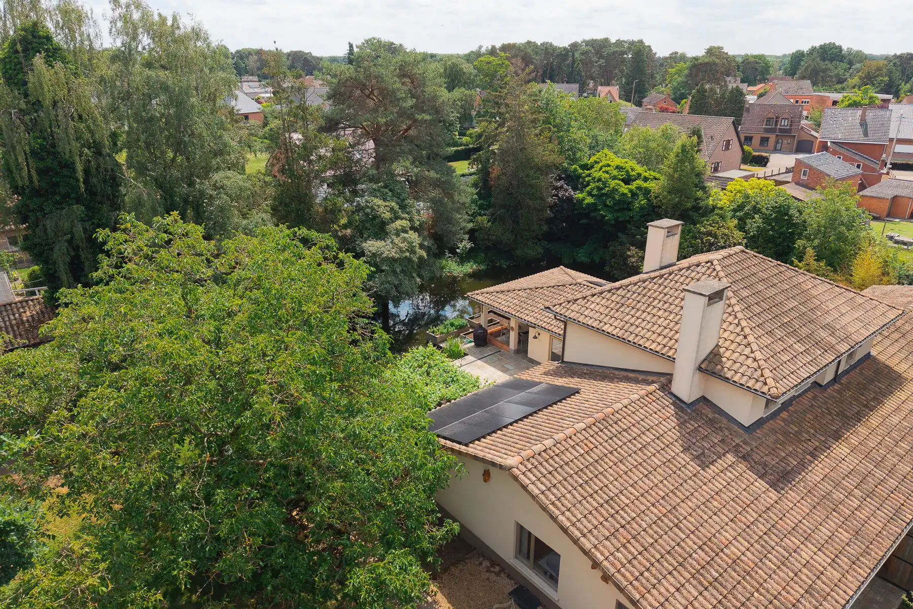 Gerenoveerde energiezuinige villa met adembenemende vijver foto 9