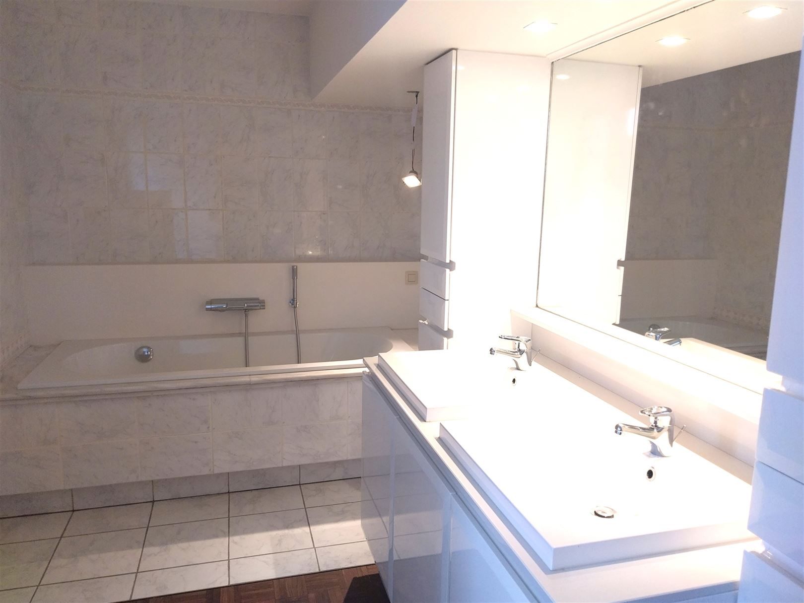 TE HUUR: Ruim appartement met 3 slaapkamers te Genk! foto 26