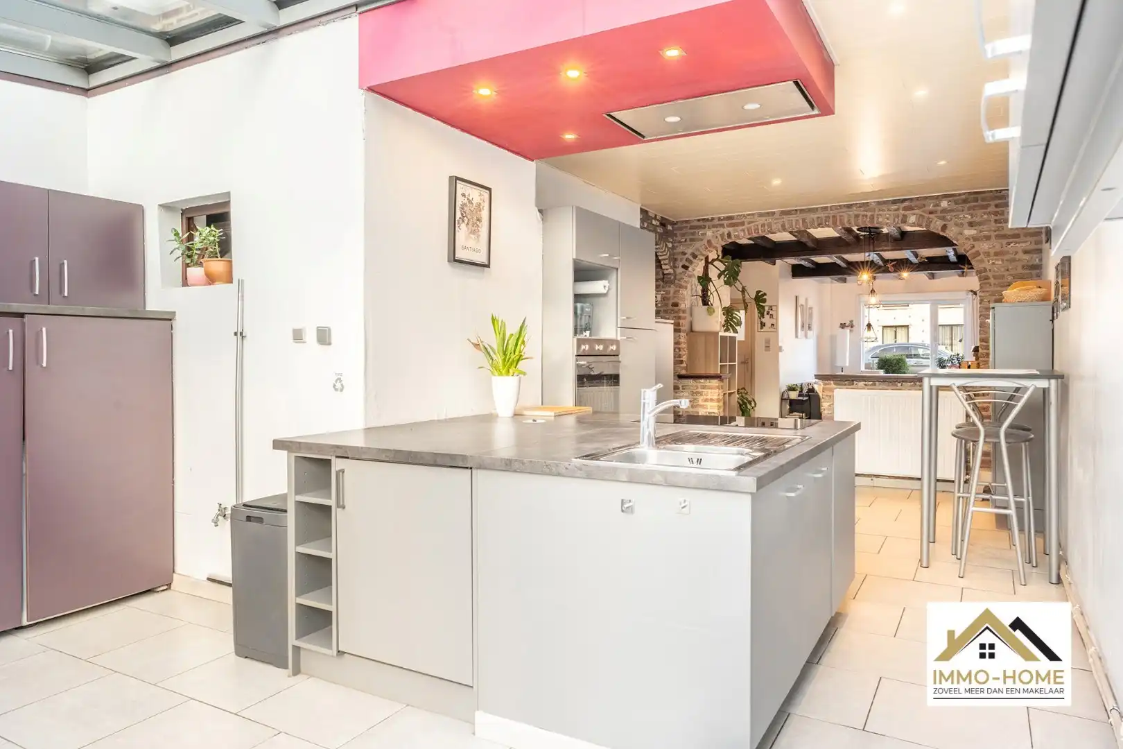 Lichtrijke halfopen bebouwing op toplocatie foto 6