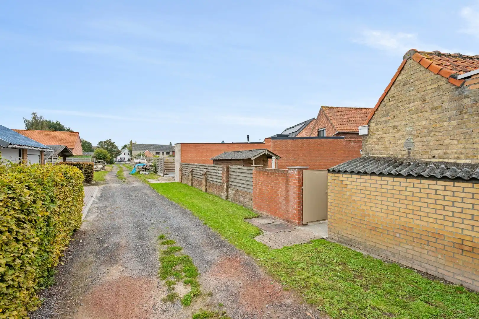 Op te frissen woning met 3 slaapkamers, garage en tuin. foto 24