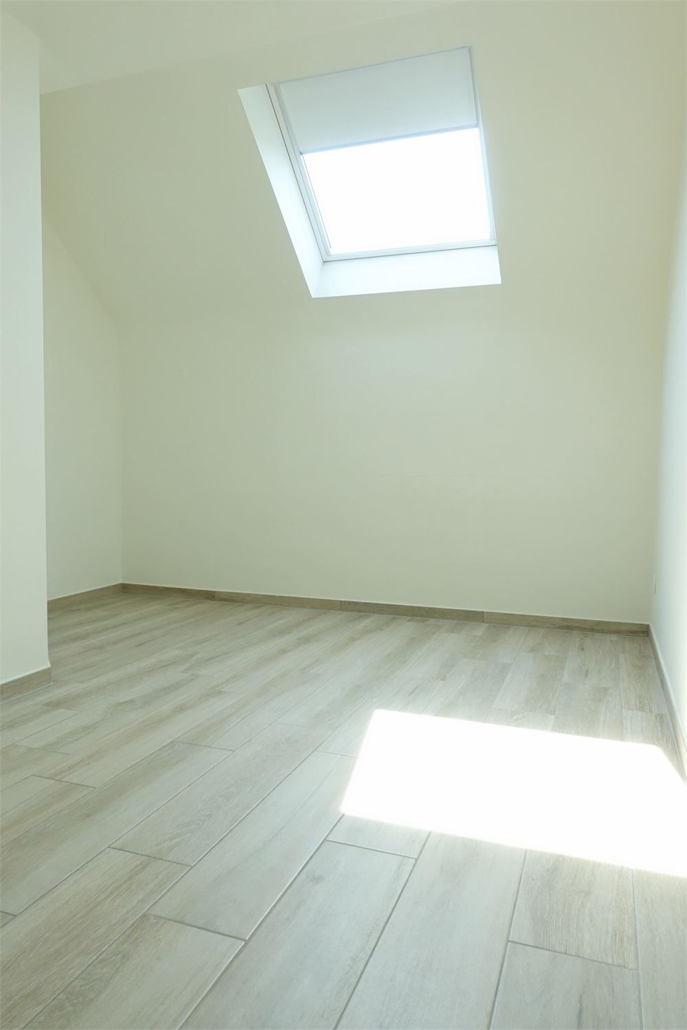 Centraal gelegen appartement met zicht op de vaart ,2 slaapkamers, terras en afgesloten staanplaats. foto 5