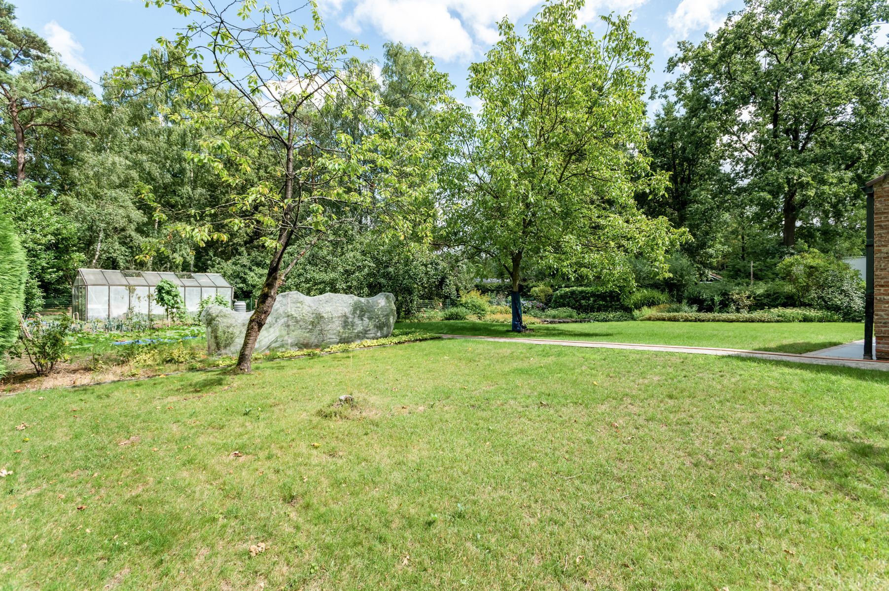 Goed onderhouden villa met prachtige tuin op ca. 3.136 m2. foto 27