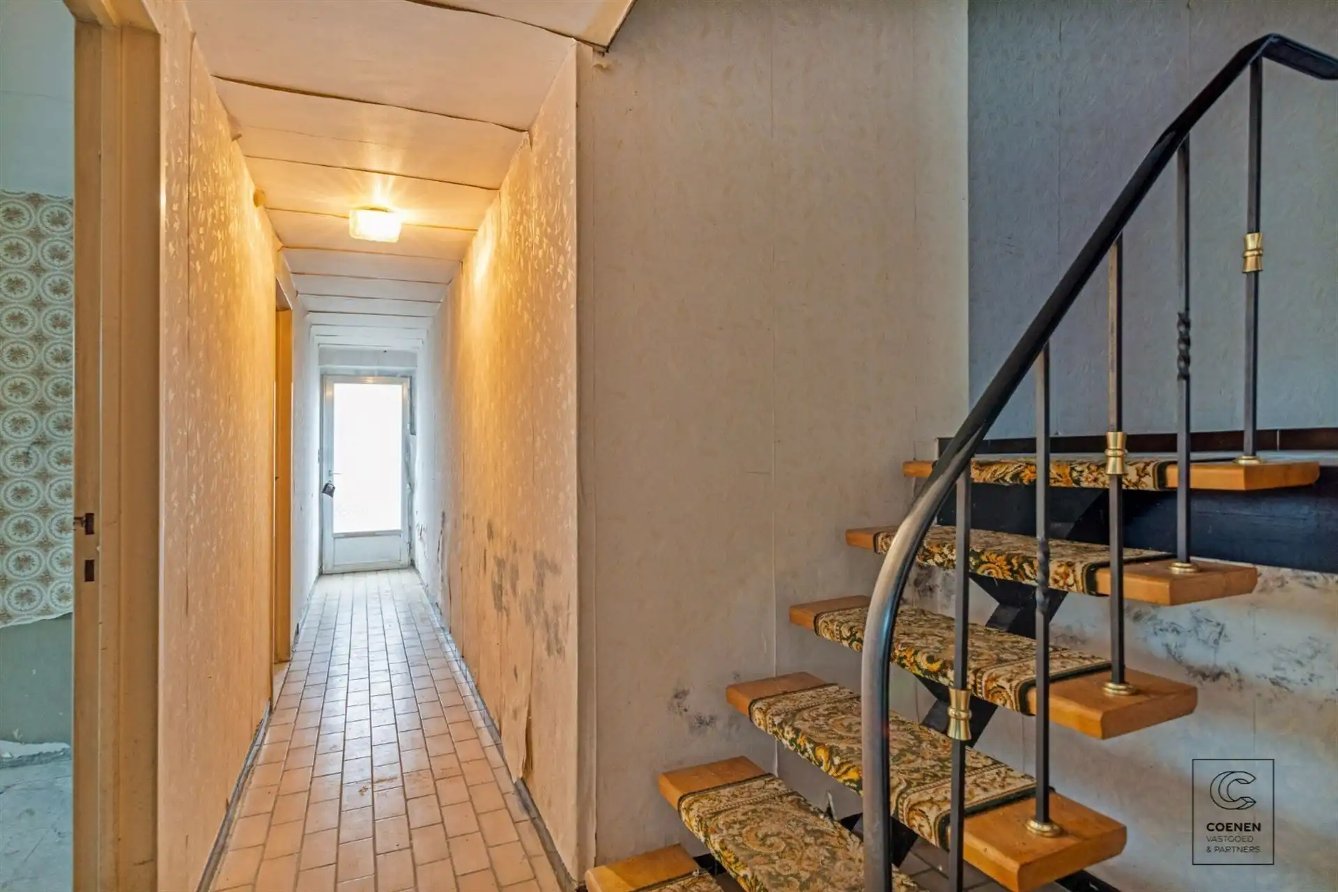 Te renoveren woning met 4 à 5 slpk' s, 236 m² bew. opp. op perceel van 3.990 m²! foto 15