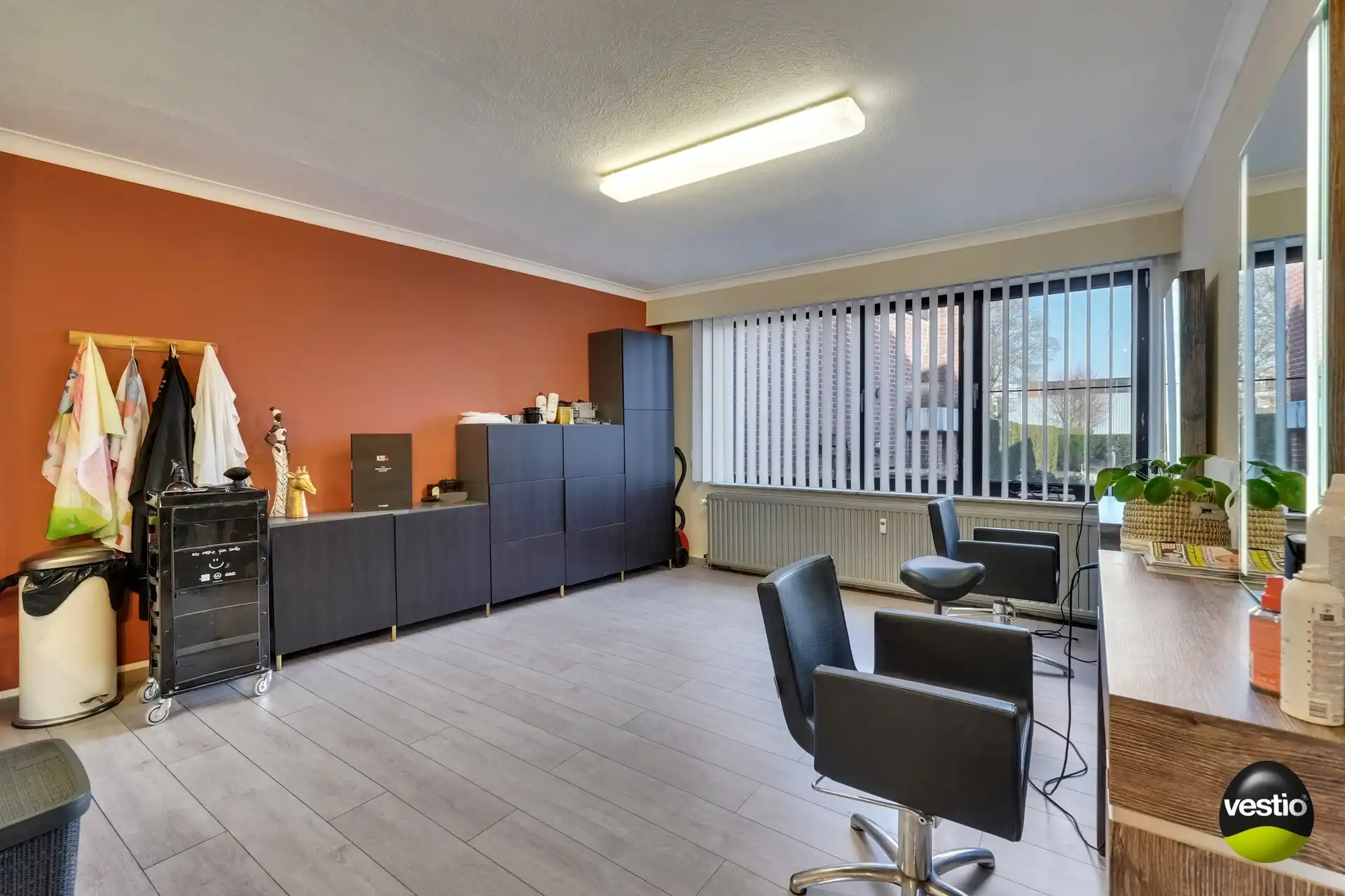 GELIJKVLOERS APPARTEMENT 3 SLAAPKAMERS 171 M² + HANDELSRUIMTE + TUIN + 5 GARAGES + ZOLDER foto 37