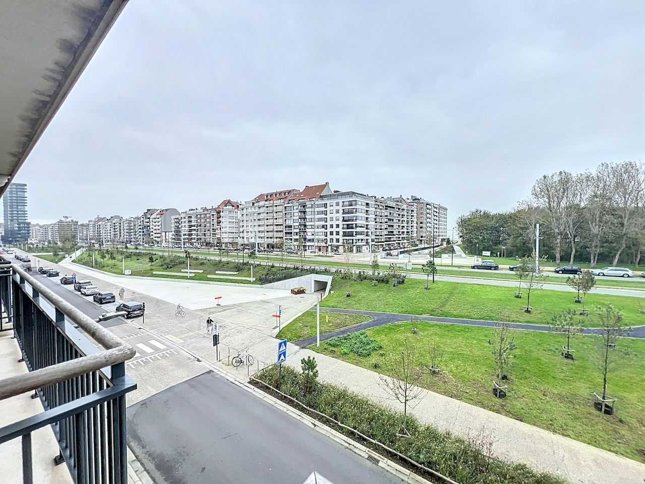 Ruim appartement met uitgestrekt zicht, gelegen aan de Knokkestraat foto 9