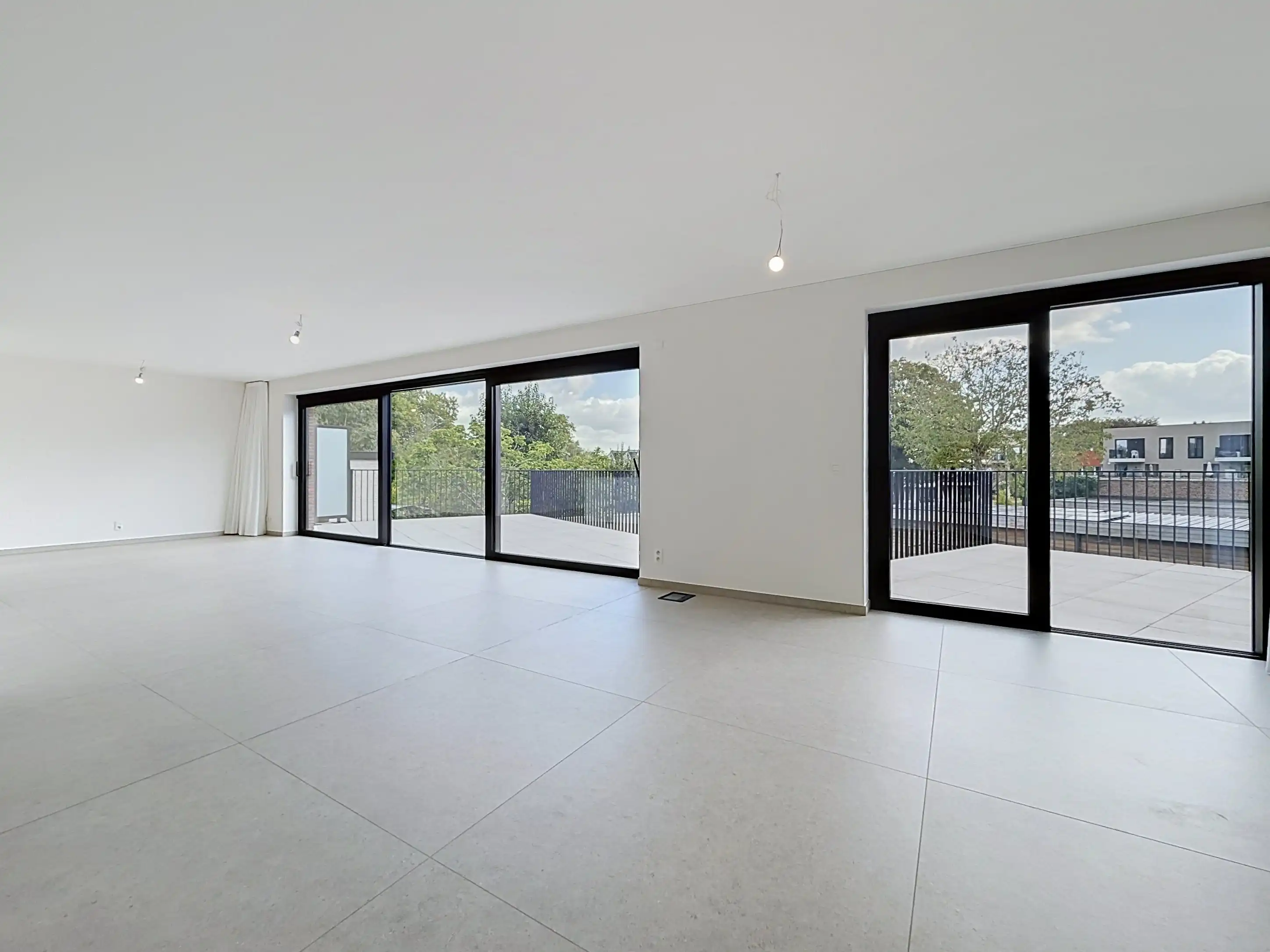 Nieuwbouwappartement te koop in Marke met 2 slaapkamers, zeer ruim terras van 50m² en een ruime woonoppervlakte foto 12