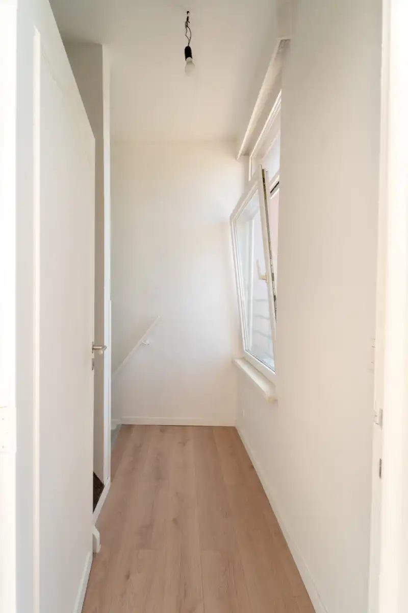 Gerenoveerde lichtrijke hoekwoning aan het water foto 29
