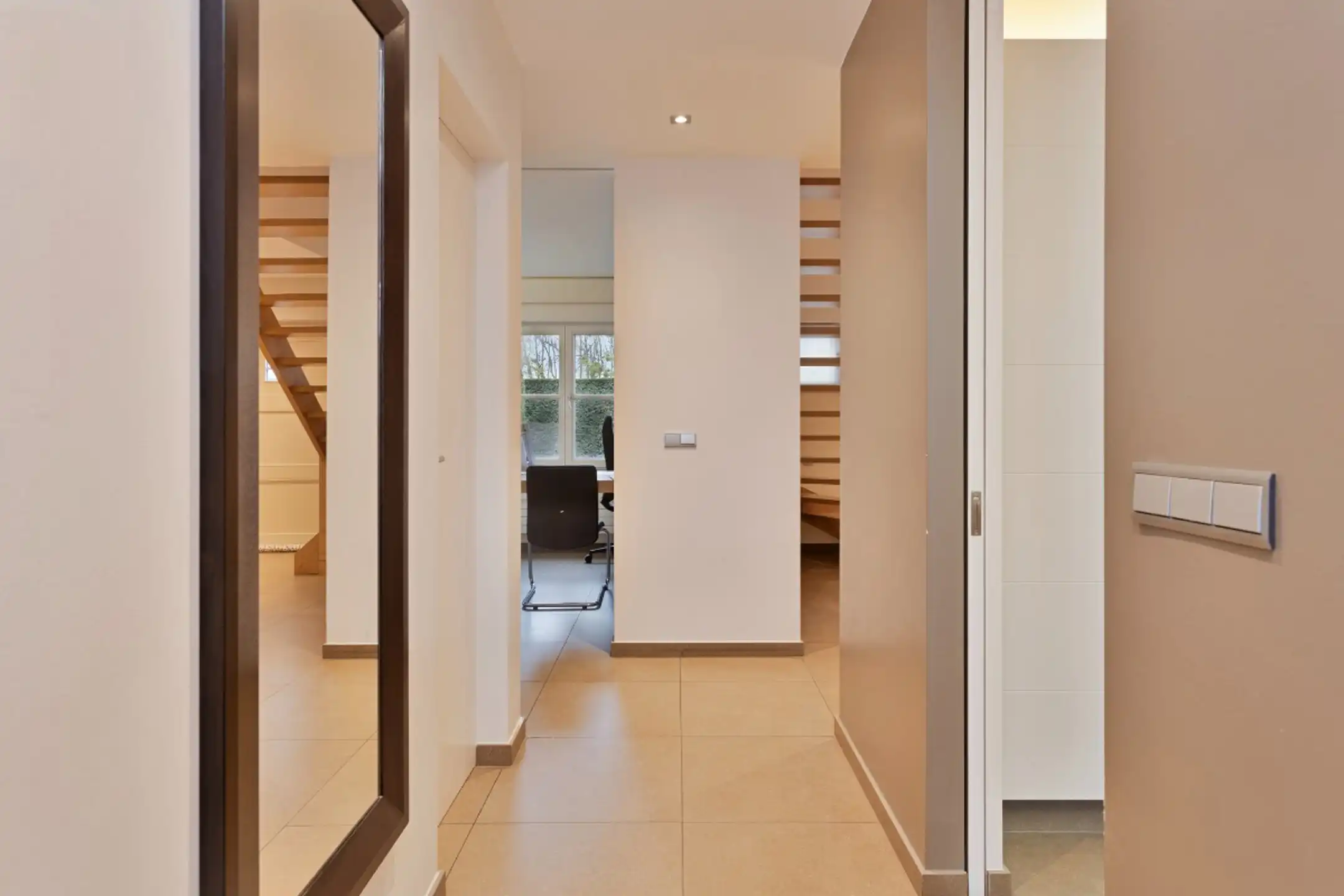 Modern ingerichte villa met loods in Moerkerke foto 6