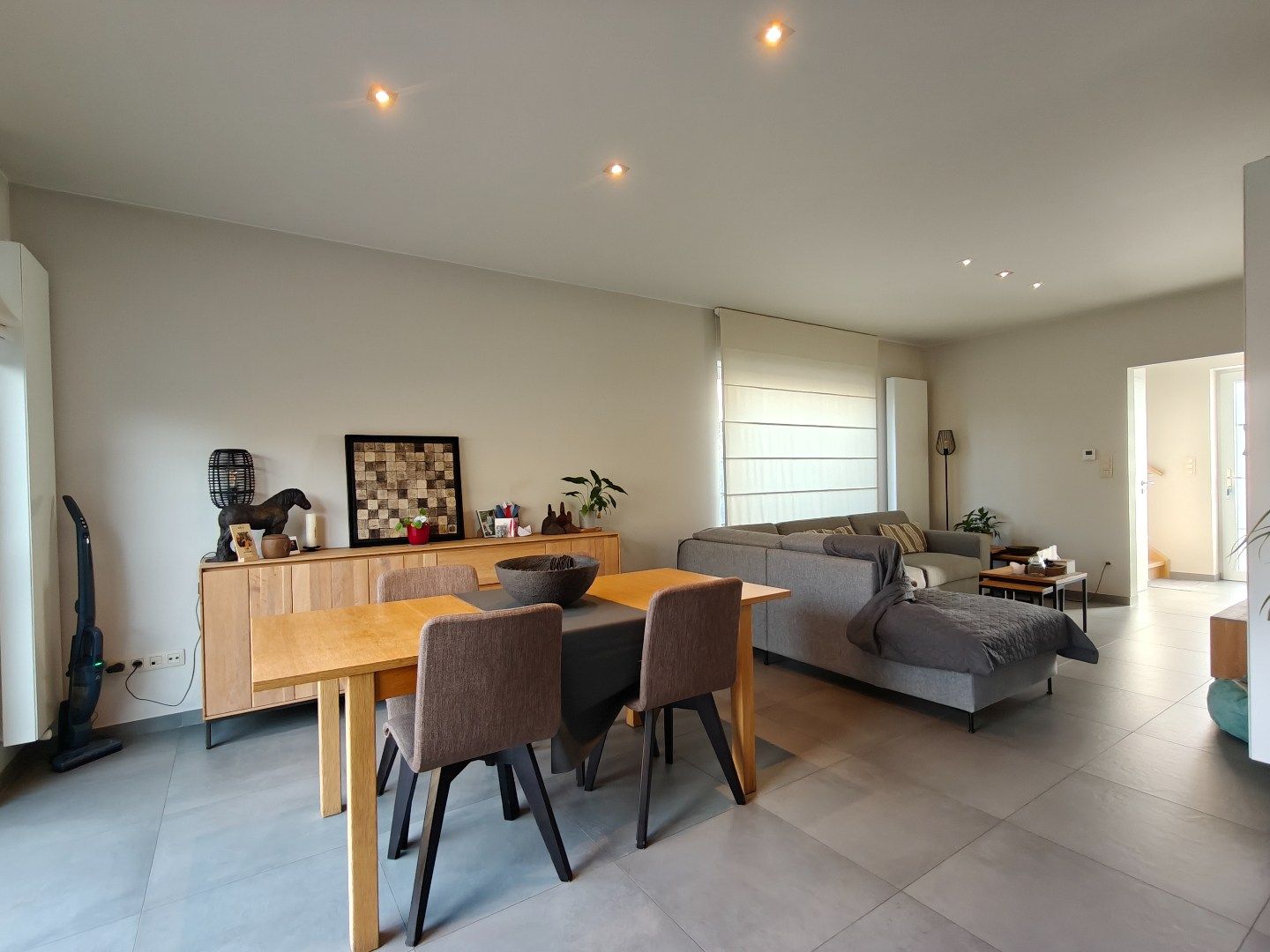 Halfopen bebouwing met drie slaapkamers, tuin en garage foto 3