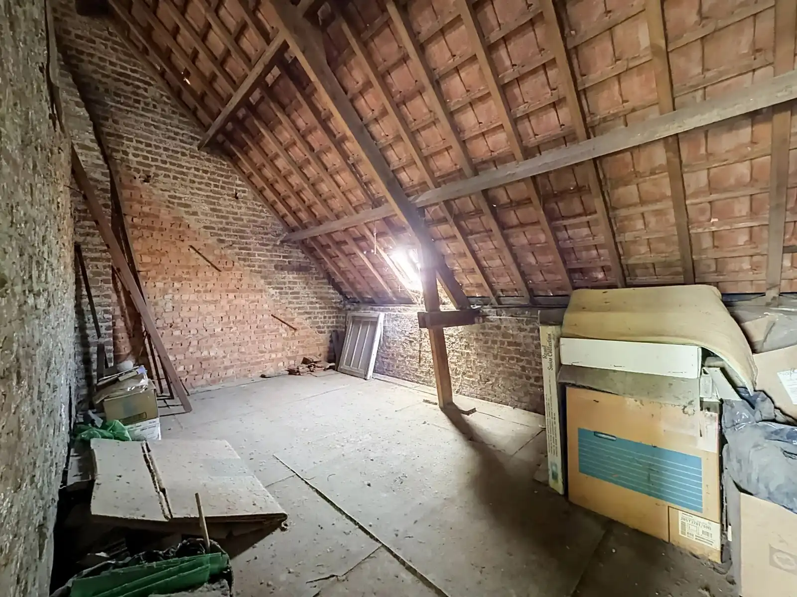 Woning met 4 SLPK, Tuin, Garage én mooi renovatiepotentieel! foto 17