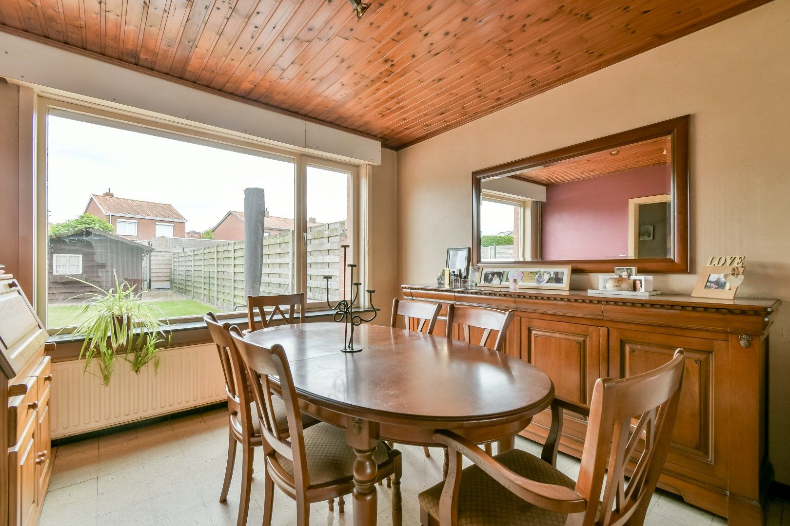 Te renoveren woning in een rustige woonwijk! foto 5