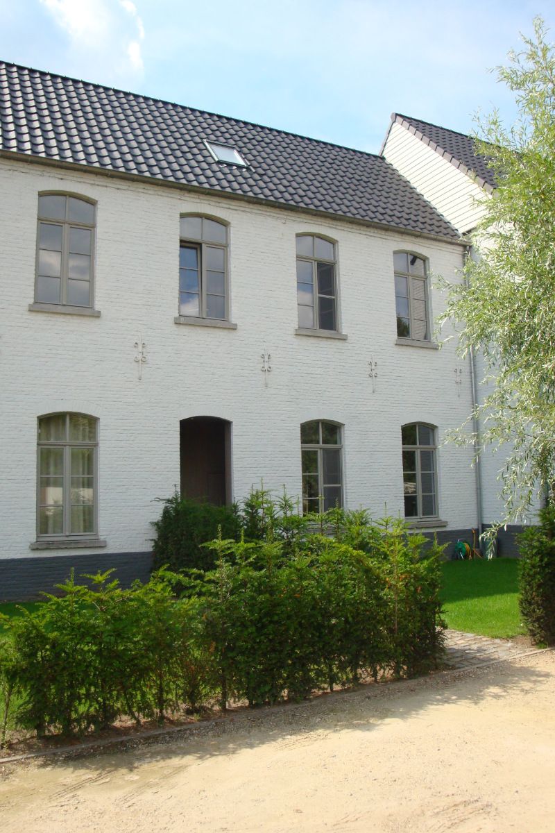 Prachtige ruime woning in voormalig schoolgebouw foto 3